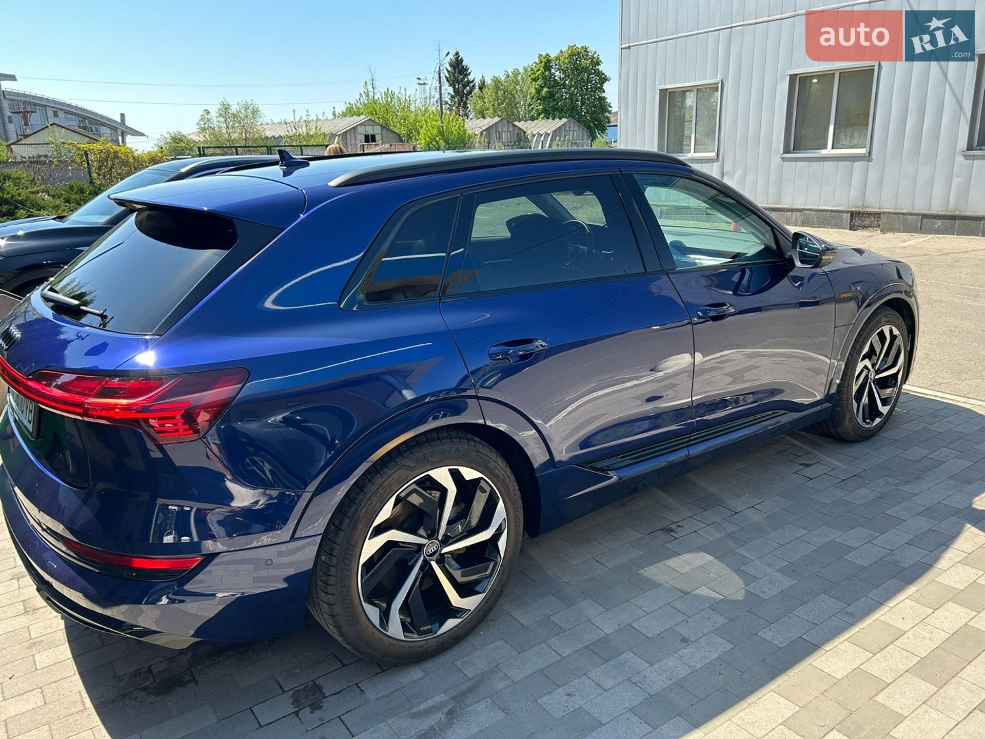 Audi e-tron 2022 VIN WAUZZZGE6NB027652 фото оголошення 7 з 19