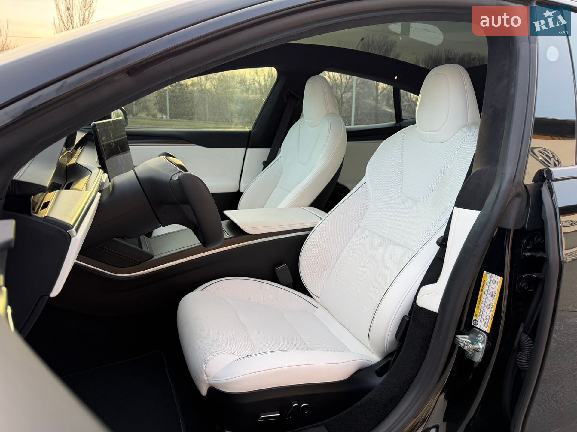 Tesla Model S 2024 VIN 5YJSA1E69RF533097 фото оголошення 8 з 16