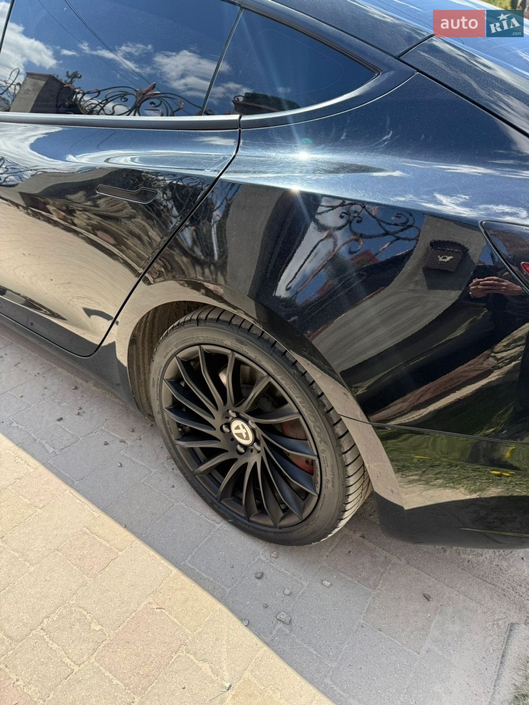 Tesla Model 3 2023 VIN 5YJ3E1EC3PF628122 фото оголошення 4 з 61