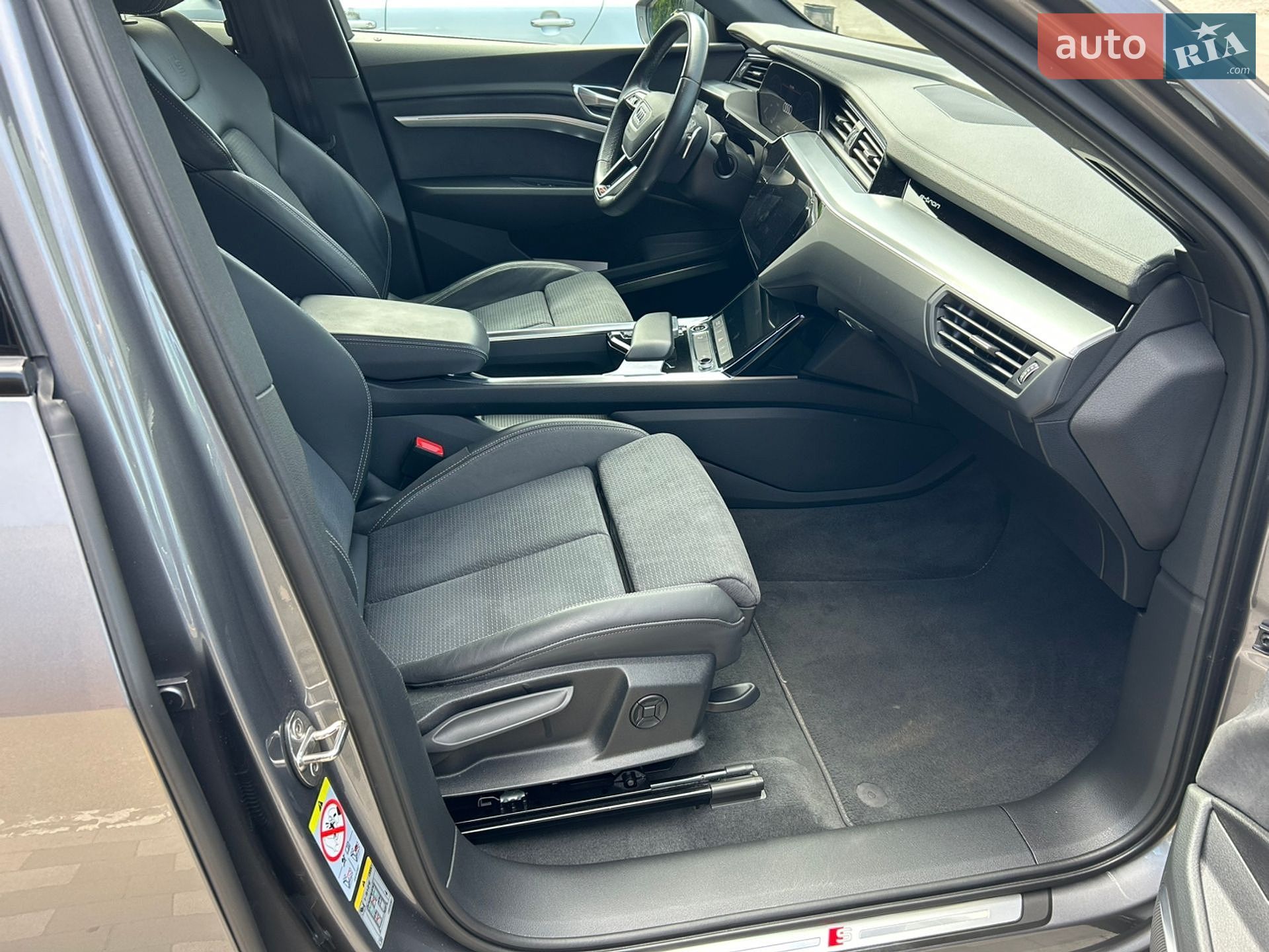Audi e-tron Sportback 2022 VIN WAUZZZGE6PB013060 фото оголошення 11 з 28