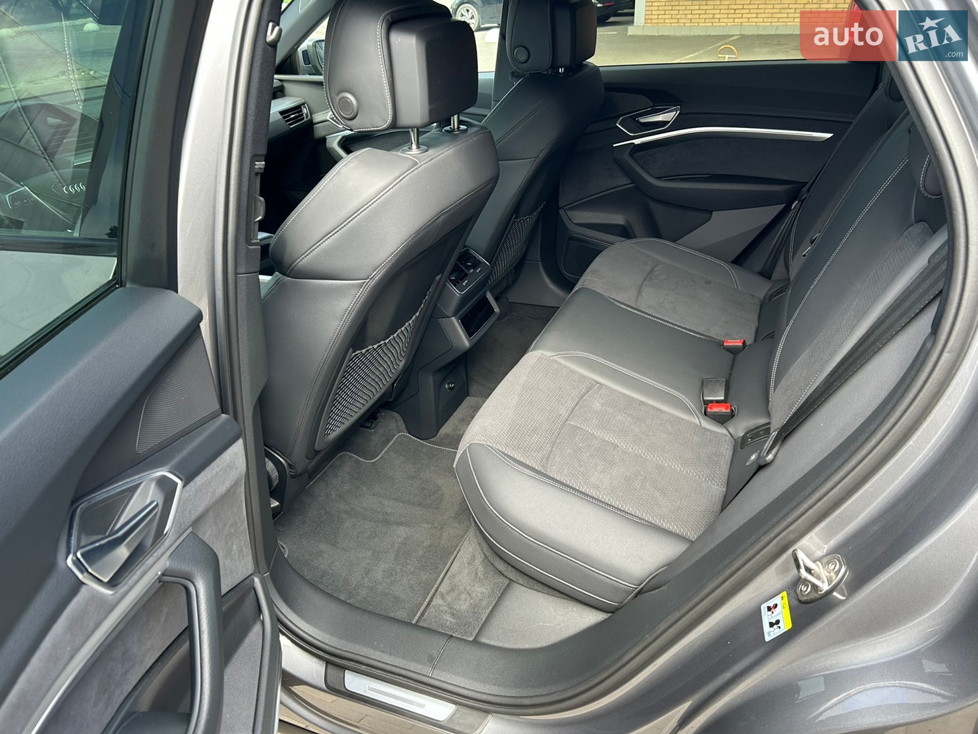 Audi e-tron Sportback 2022 VIN WAUZZZGE6PB013060 фото оголошення 18 з 28