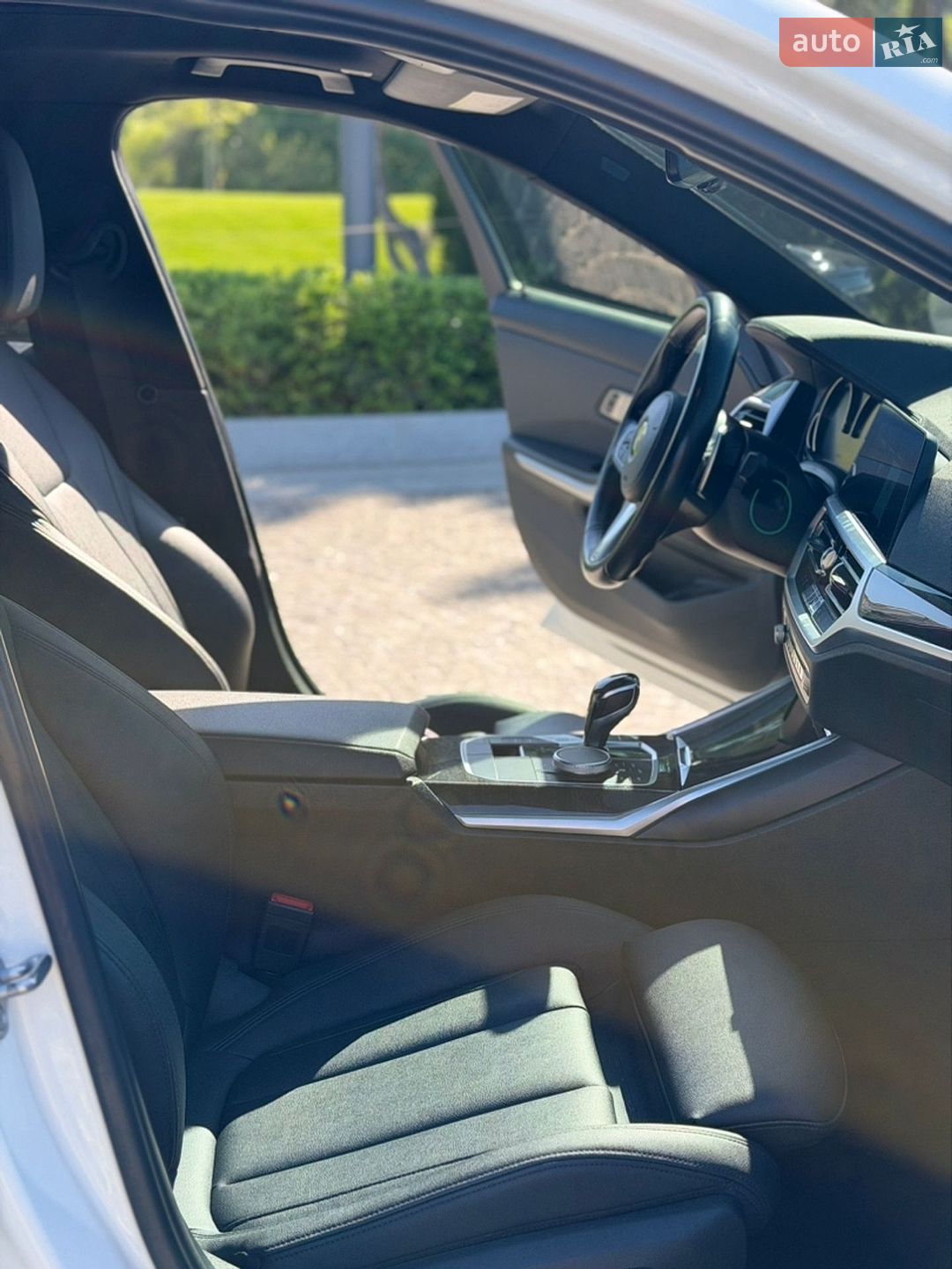 BMW 3 Series 2019 VIN WBA5R1C03LFH36526 фото оголошення 9 з 16