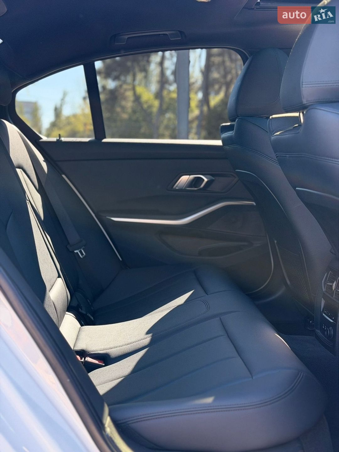 BMW 3 Series 2019 VIN WBA5R1C03LFH36526 фото оголошення 12 з 16