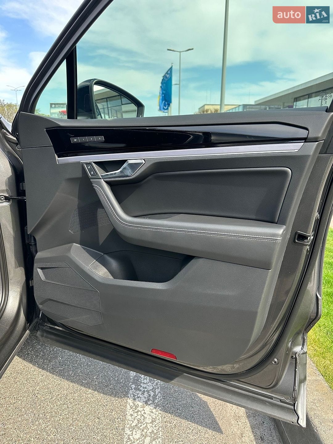 Volkswagen Touareg 2023 VIN WVGZZZCR8PD028476 фото оголошення 35 з 38