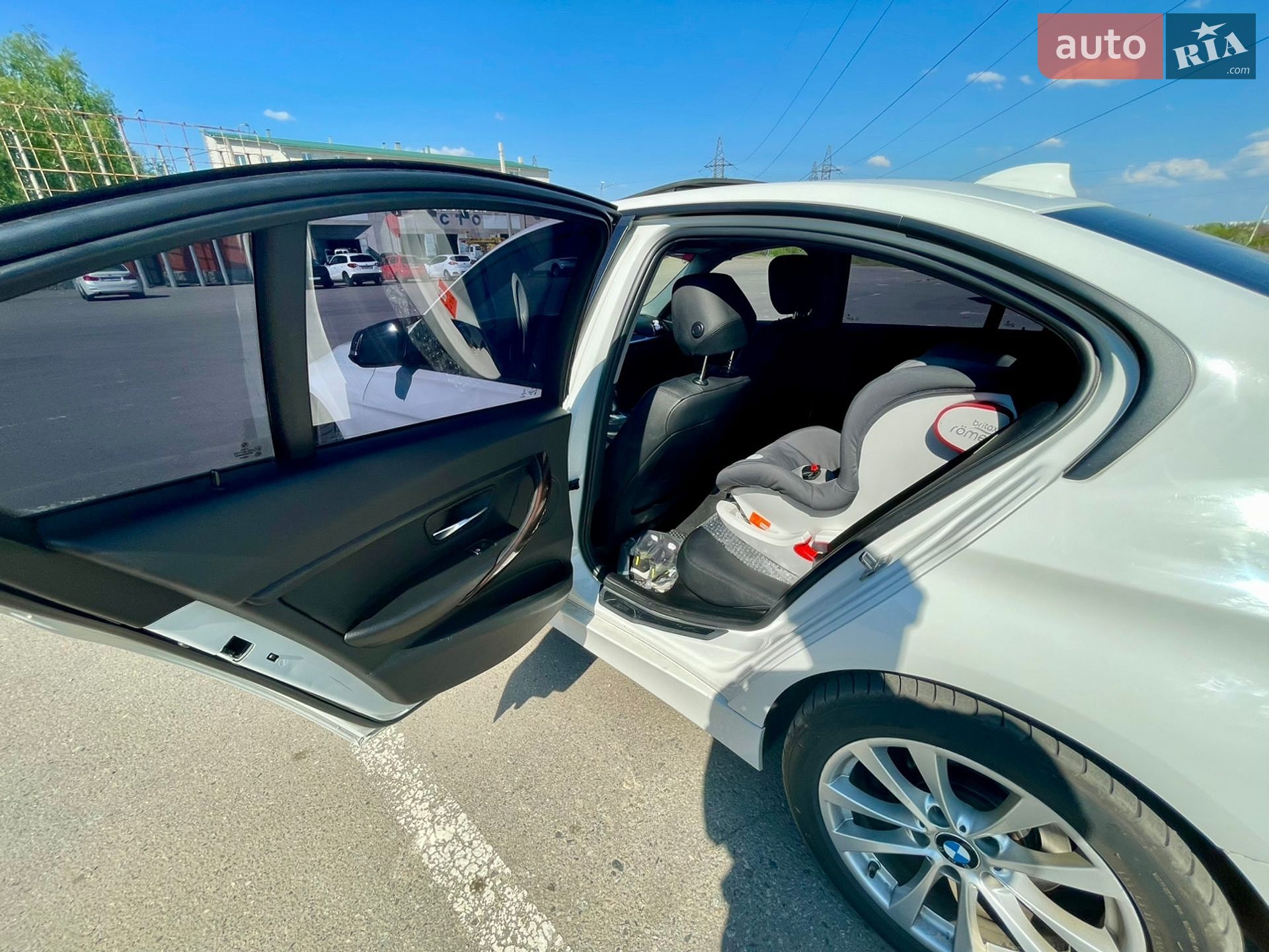BMW 3 Series 2016 VIN WBA8E5G54GNT95068 фото оголошення 12 з 17