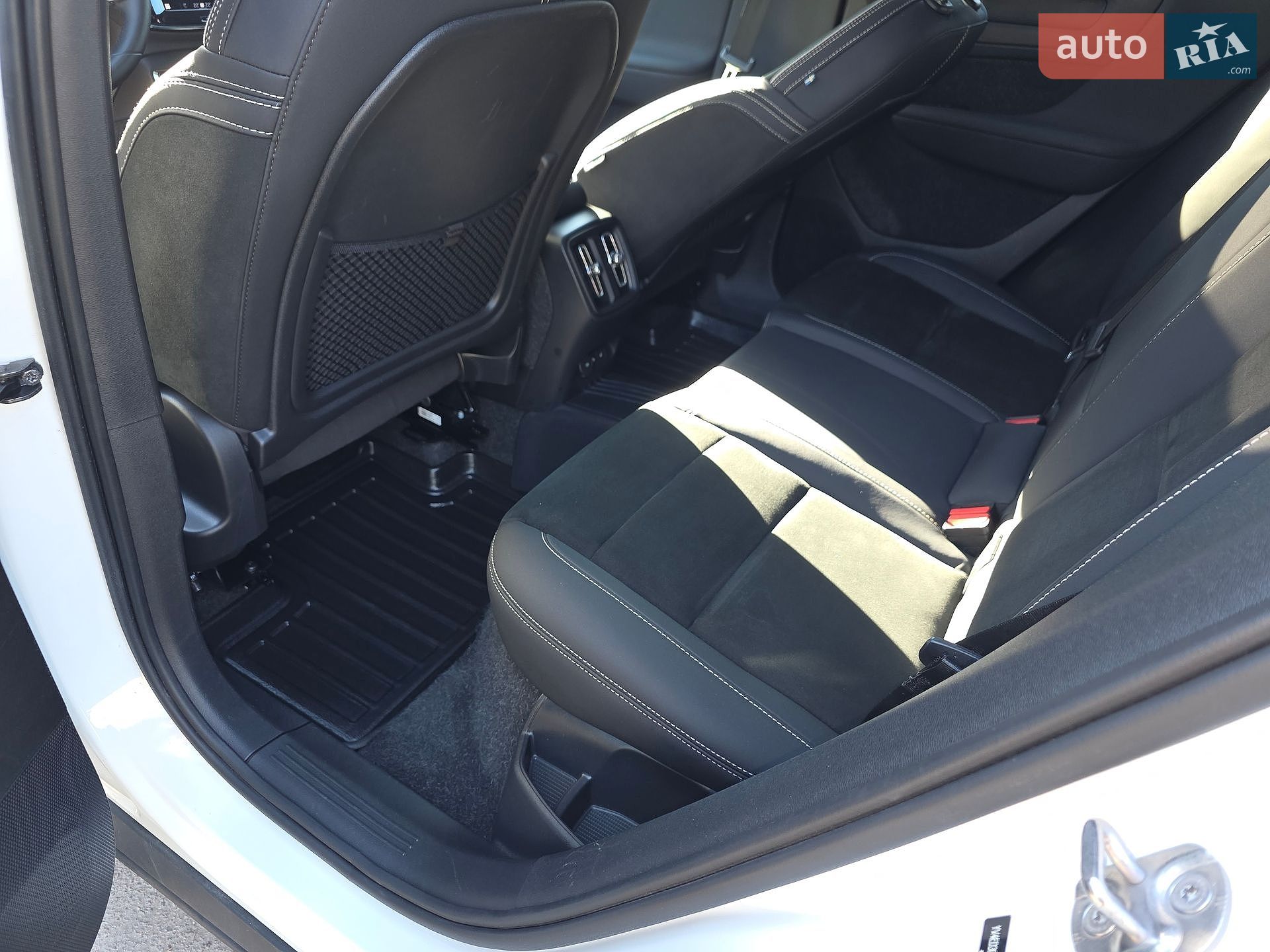 Volvo C40 Recharge 2023 VIN YV4ED3GM6P2066097 фото оголошення 6 з 11