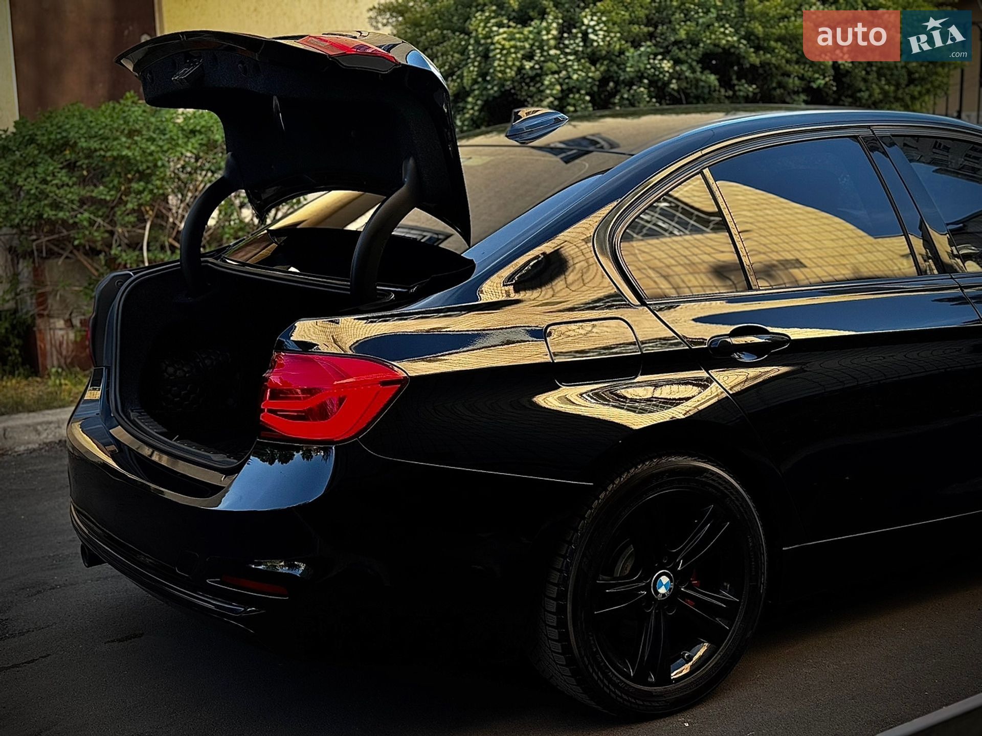 BMW 3 Series 2017 VIN WBA8B9G50JNU96633 фото оголошення 10 з 43