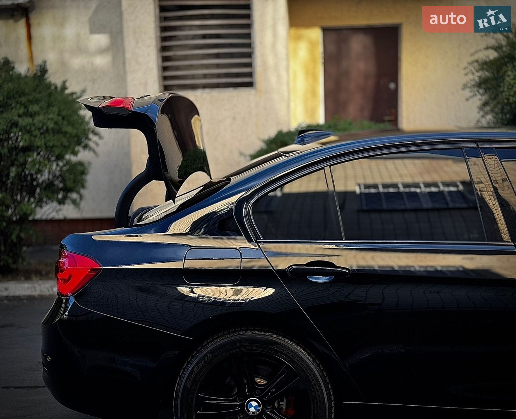 BMW 3 Series 2017 VIN WBA8B9G50JNU96633 фото оголошення 12 з 43