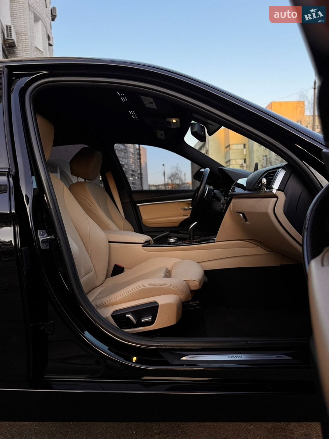 BMW 3 Series 2017 VIN WBA8B9G50JNU96633 фото оголошення 30 з 43