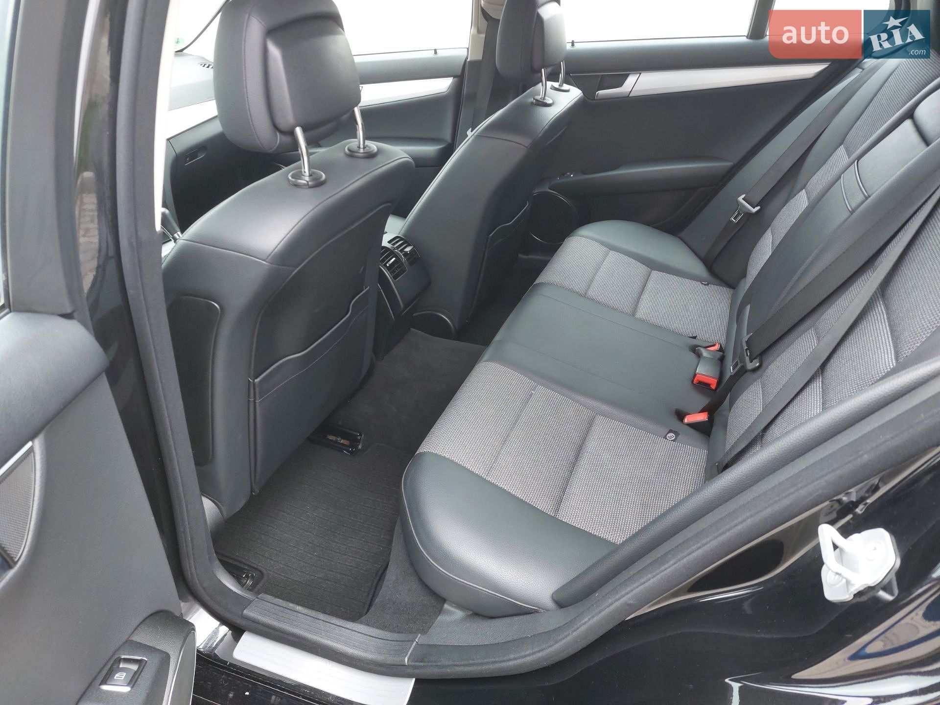 Mercedes-Benz C-Class 2011 VIN WDD2042491F686086 фото оголошення 12 з 19