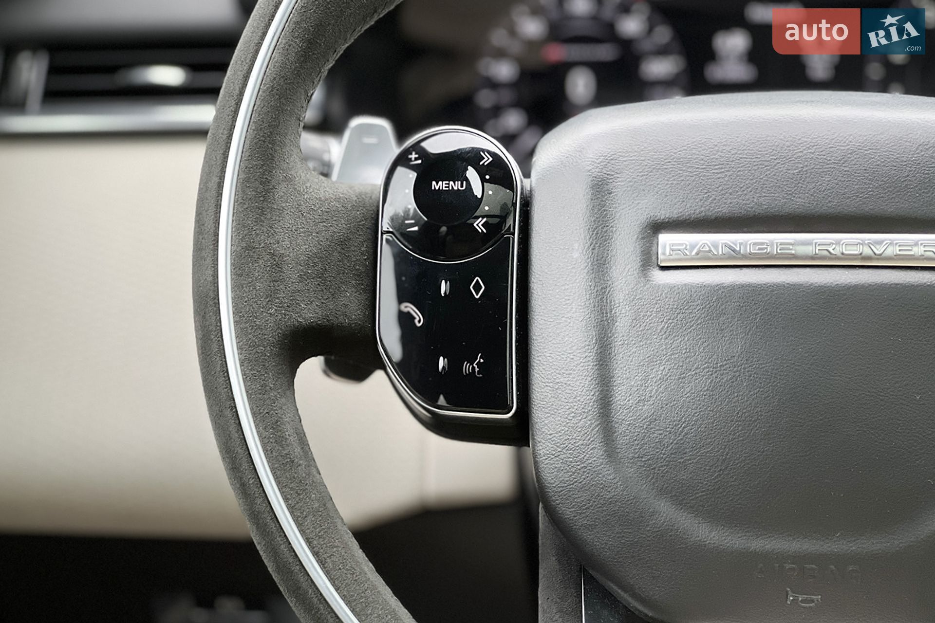 Land Rover Range Rover Velar 2018 VIN SALYM2RV8JA753961 фото оголошення 17 з 30