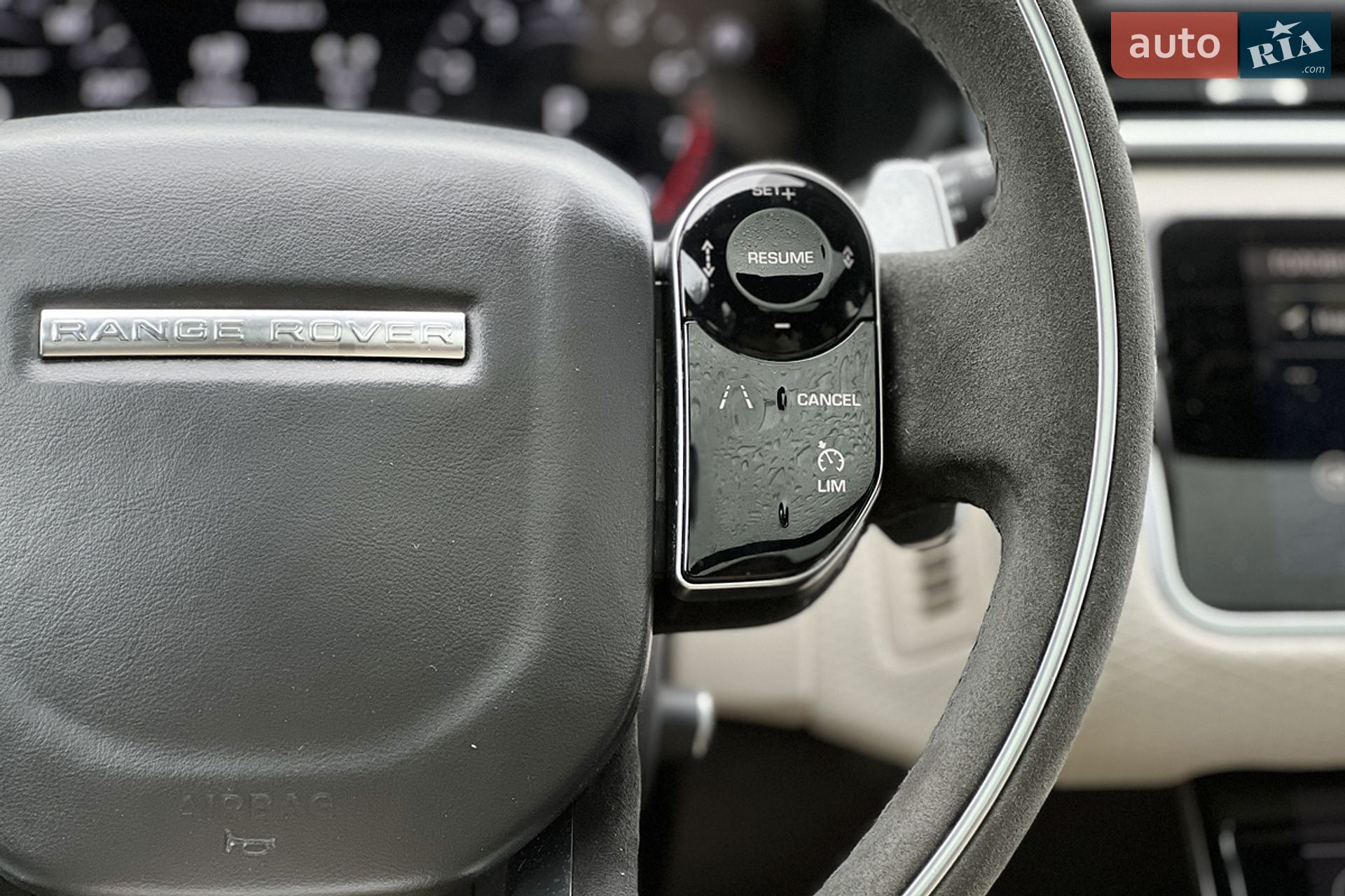 Land Rover Range Rover Velar 2018 VIN SALYM2RV8JA753961 фото оголошення 18 з 30