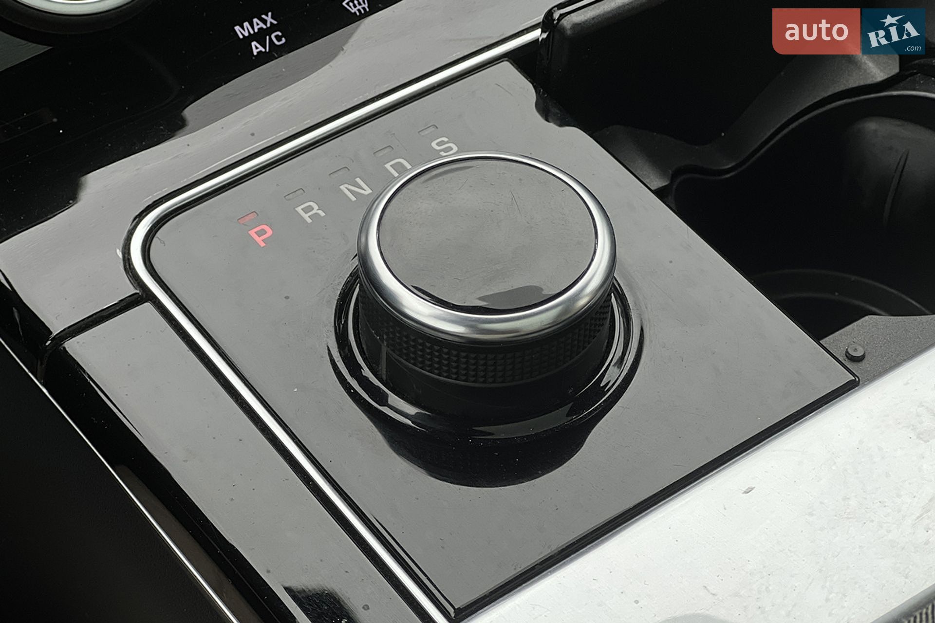 Land Rover Range Rover Velar 2018 VIN SALYM2RV8JA753961 фото оголошення 22 з 30