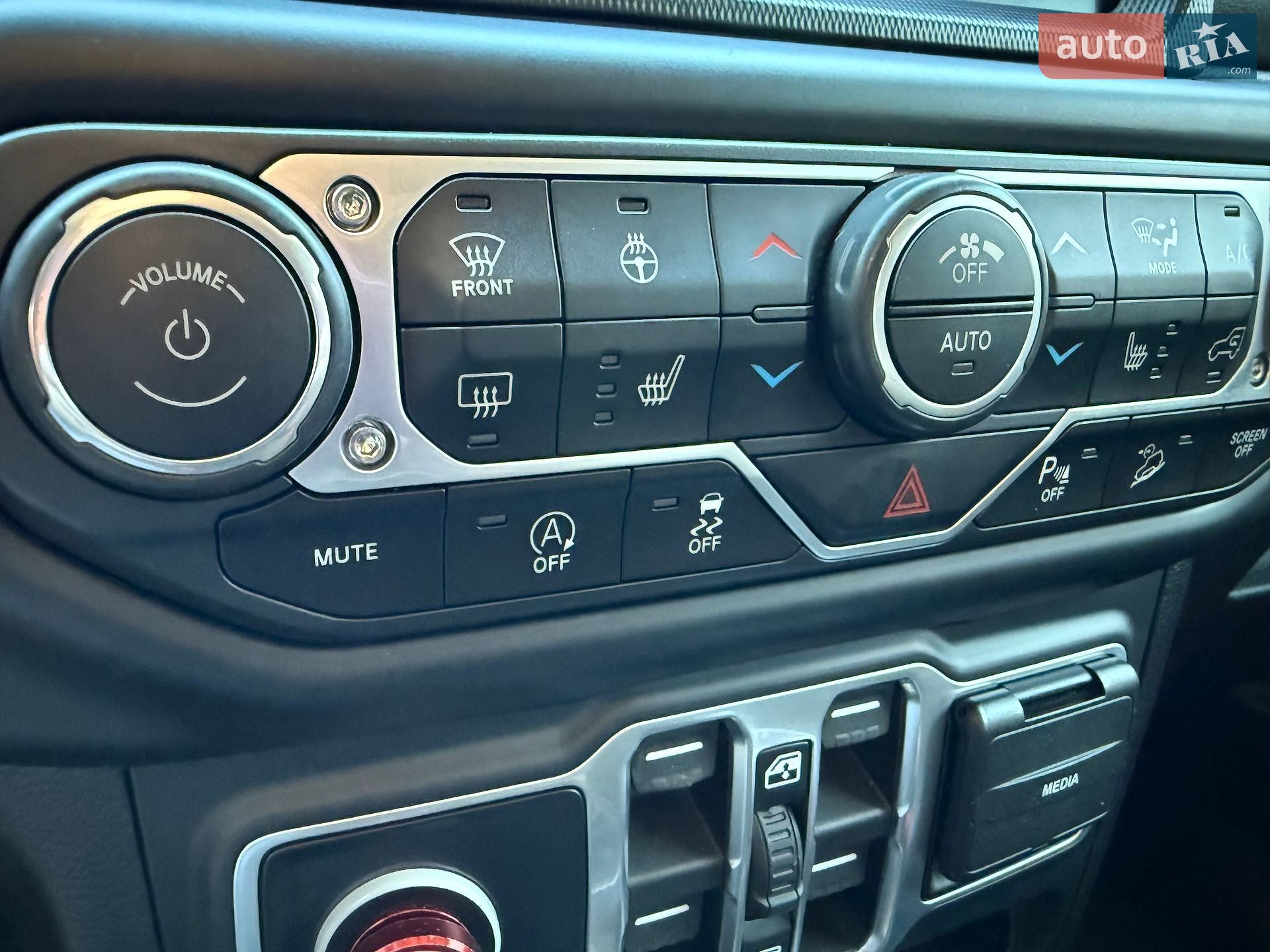 Jeep Wrangler 2018 VIN 1C4HJXEN7JW236298 фото оголошення 13 з 55