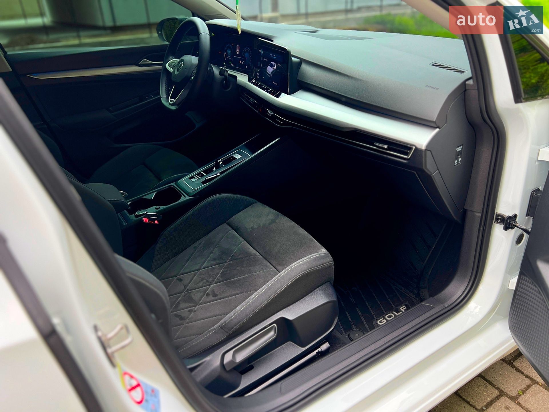 Volkswagen Golf 2020 VIN WVWZZZCDZLW047175 фото оголошення 20 з 30