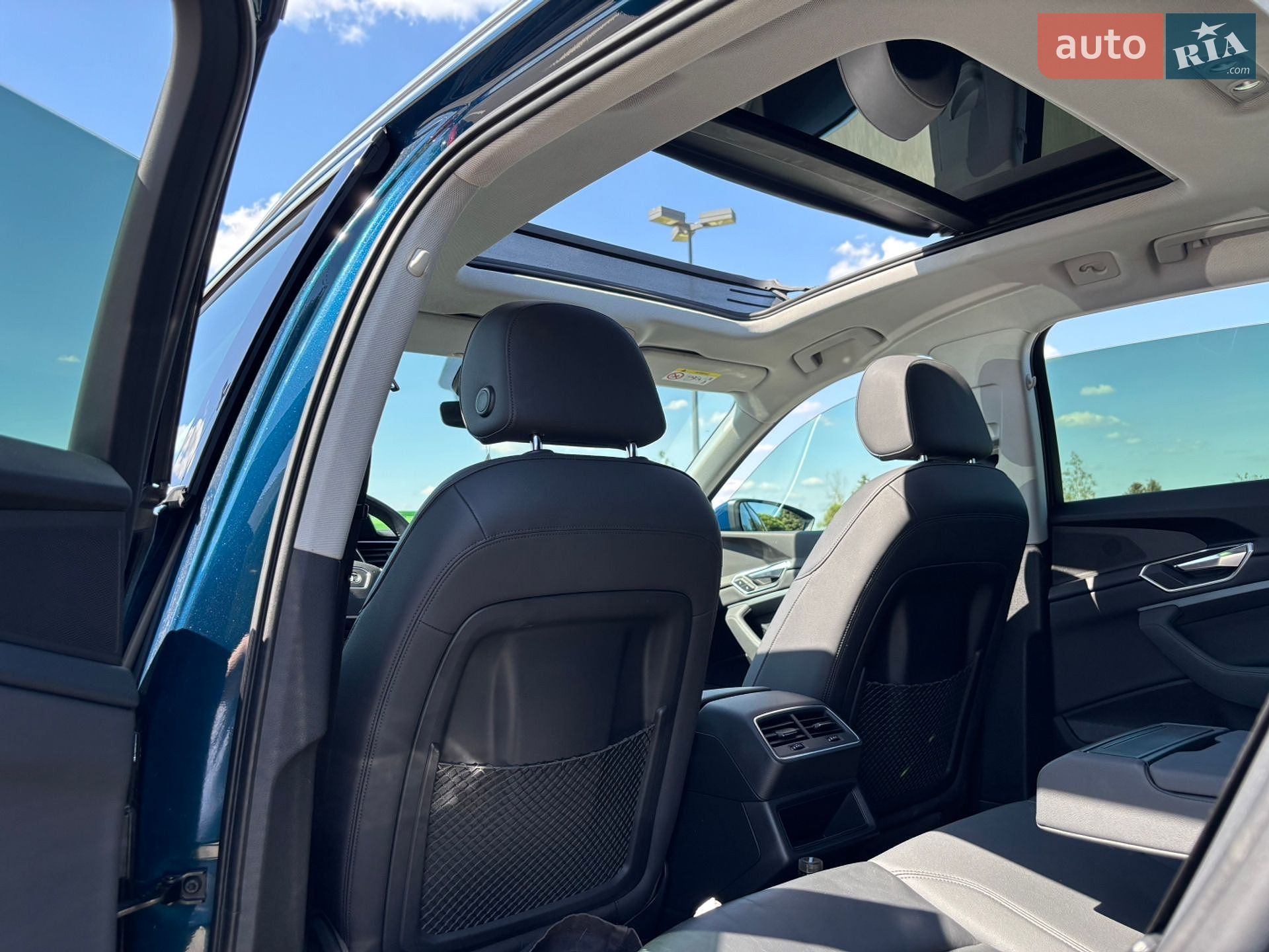 Audi e-tron 2019 VIN WAUZZZGE5LB016512 фото оголошення 3 з 130