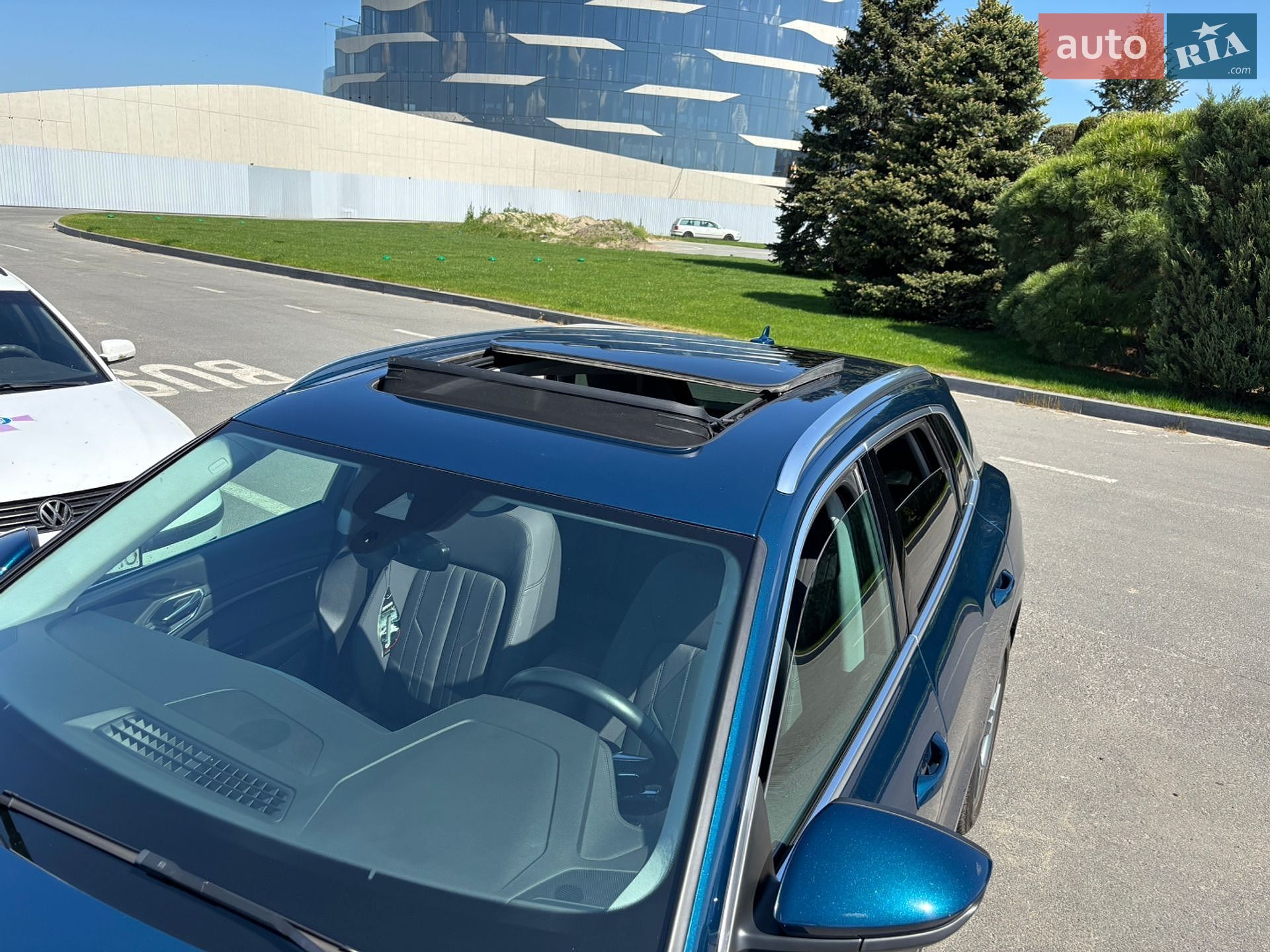 Audi e-tron 2019 VIN WAUZZZGE5LB016512 фото оголошення 12 з 130