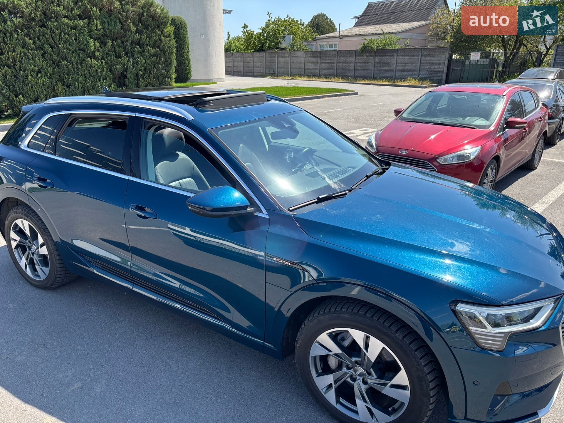 Audi e-tron 2019 VIN WAUZZZGE5LB016512 фото оголошення 2 з 130