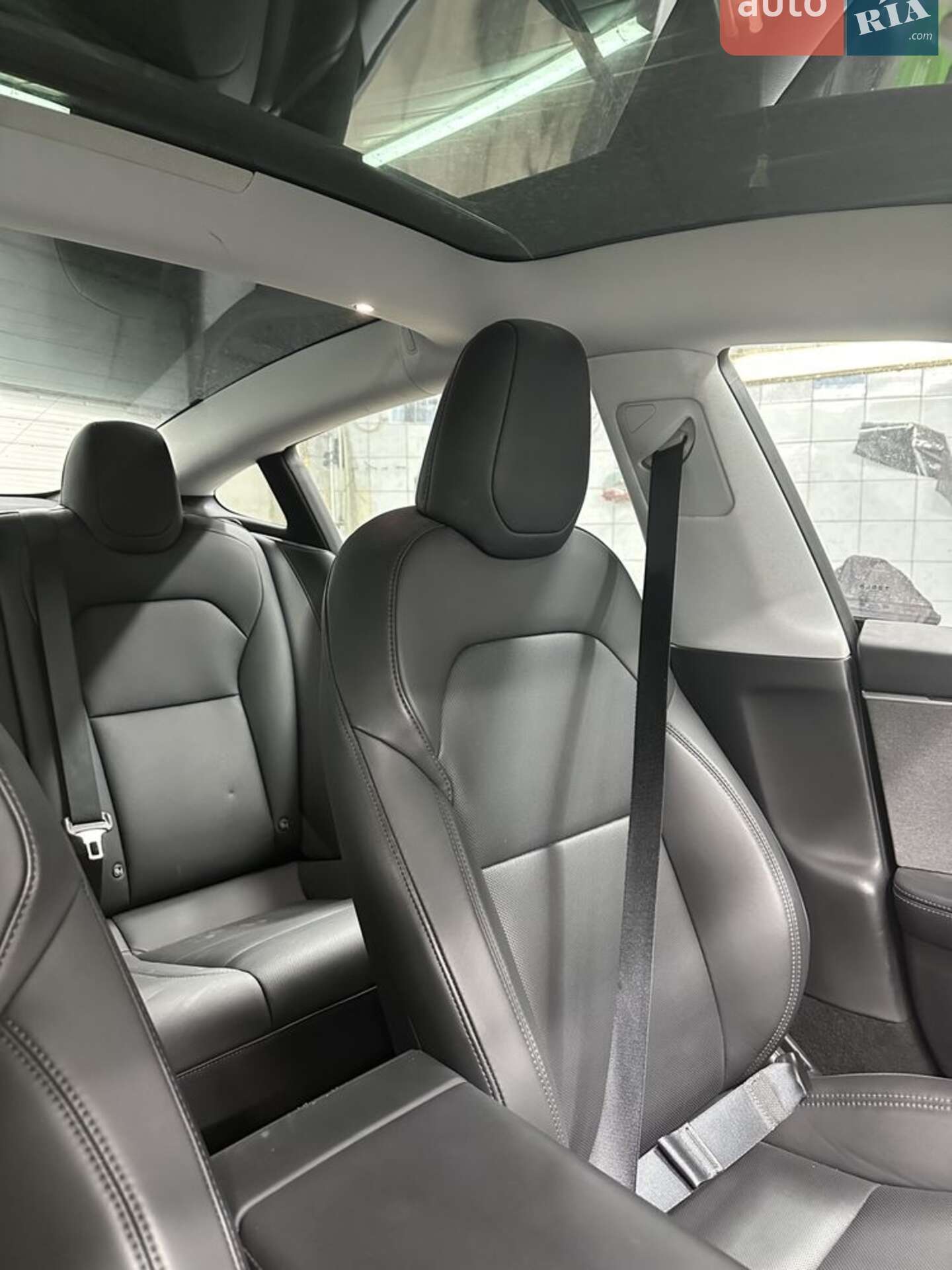 Tesla Model 3 2024 VIN 5YJ3E1EA2RF749483 фото оголошення 4 з 19