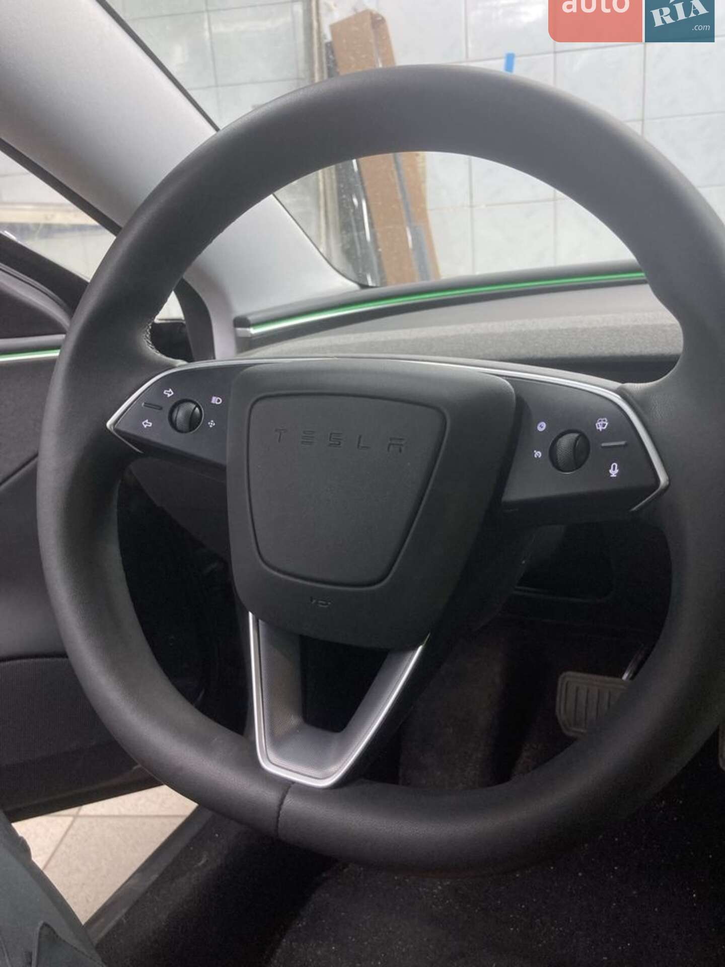 Tesla Model 3 2024 VIN 5YJ3E1EA2RF749483 фото оголошення 8 з 19