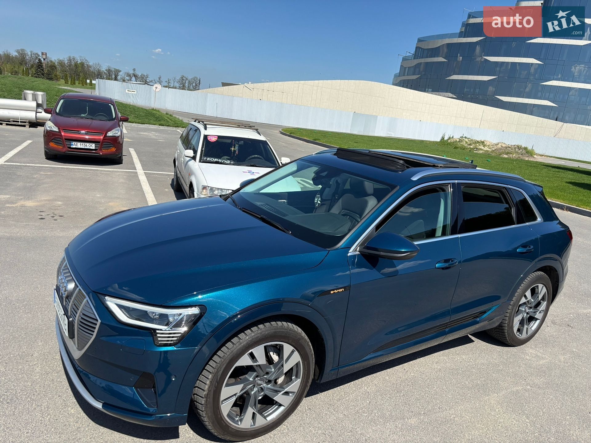 Audi e-tron 2019 VIN WAUZZZGE5LB016512 фото оголошення 7 з 130