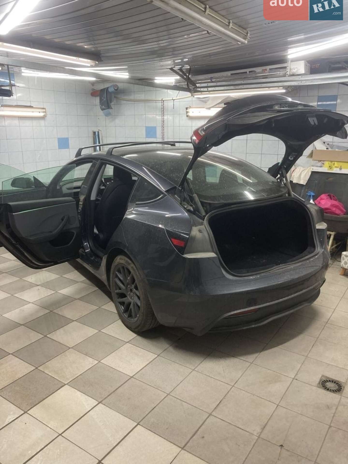 Tesla Model 3 2024 VIN 5YJ3E1EA2RF749483 фото оголошення 18 з 19