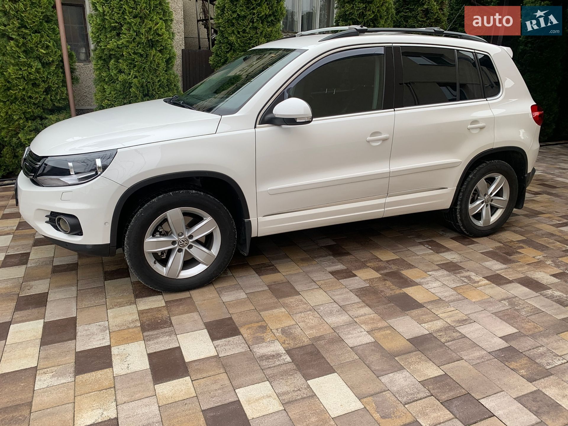 Volkswagen Tiguan 2010 VIN WVGZZZ5NZBW030012 фото оголошення 2 з 9