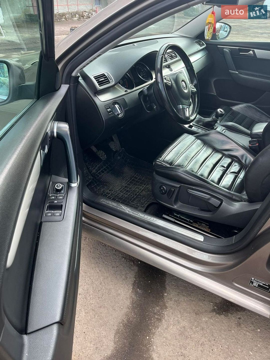 Volkswagen Passat 2011 VIN WVWZZZ3CZBE333330 фото оголошення 10 з 31