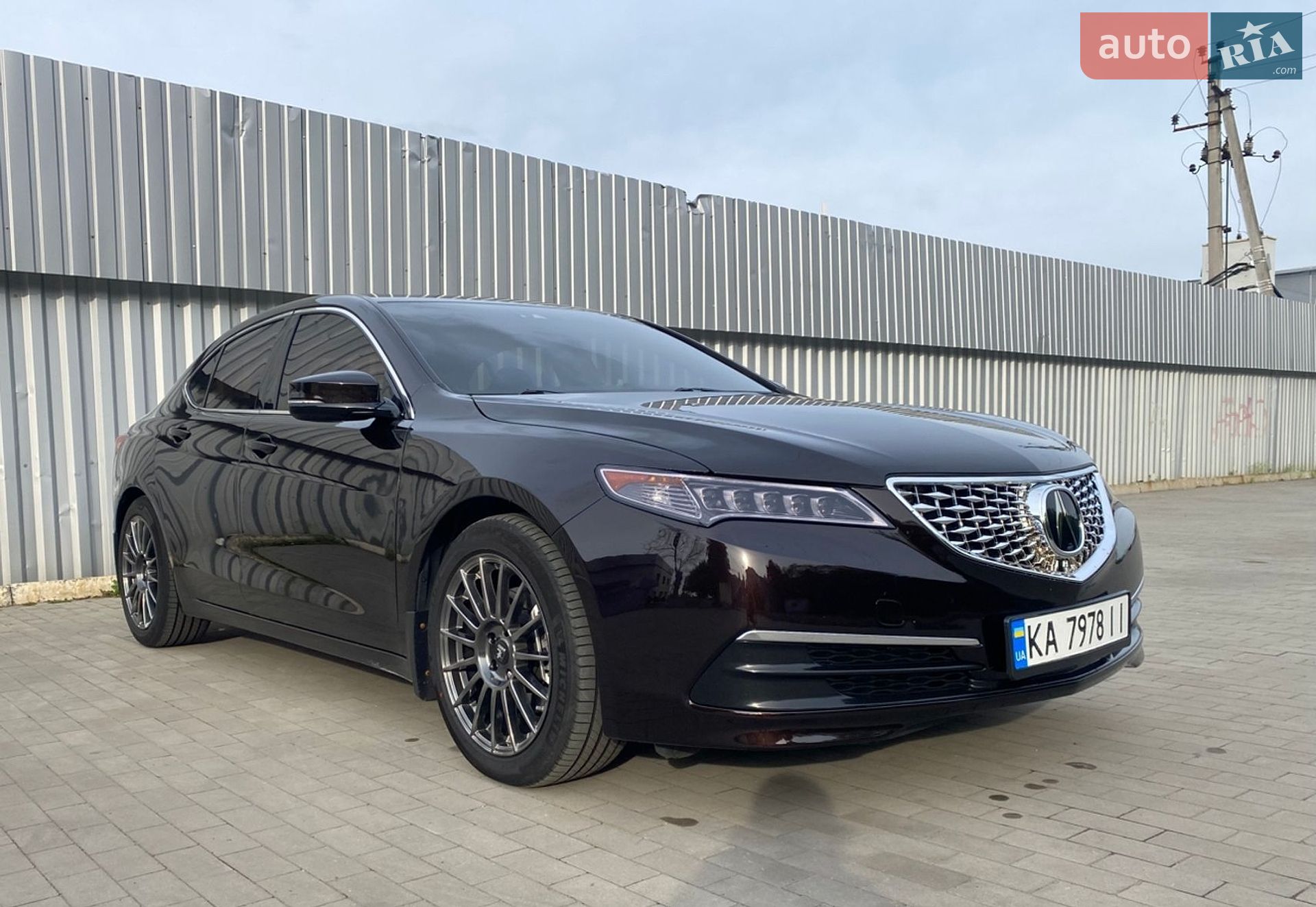 Acura TLX 2017 VIN 19UUB3F59HA003292 фото оголошення 2 з 32