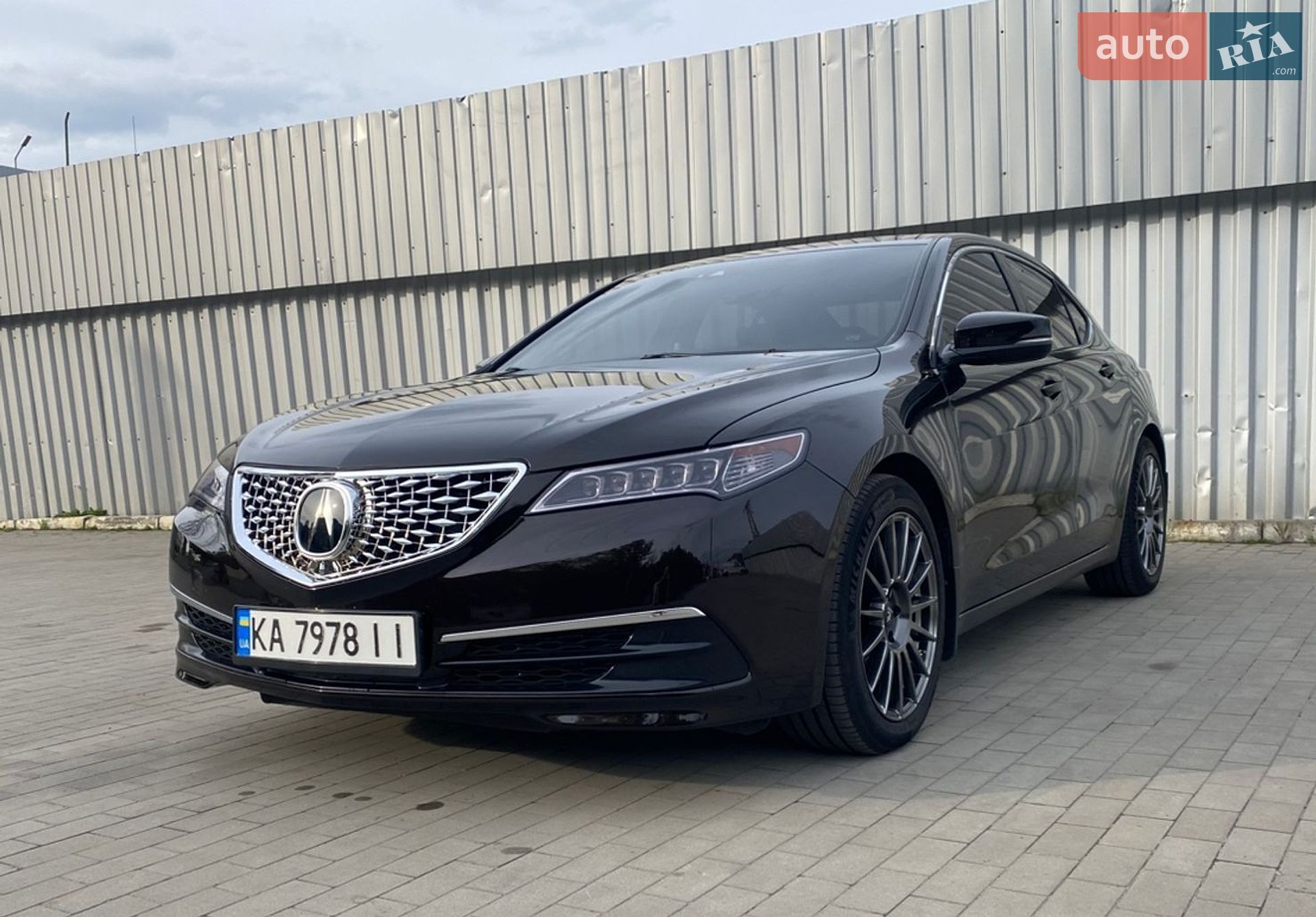 Acura TLX 2017 VIN 19UUB3F59HA003292 фото оголошення 3 з 32