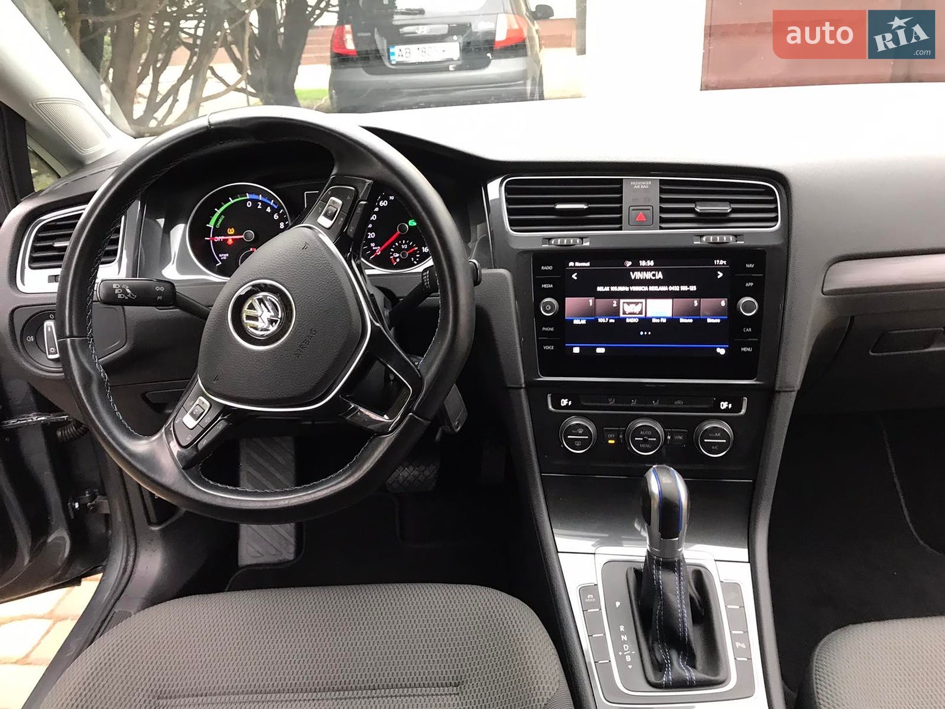 Volkswagen e-Golf 2019 VIN WVWZZZAUZK8990257 фото оголошення 19 з 22