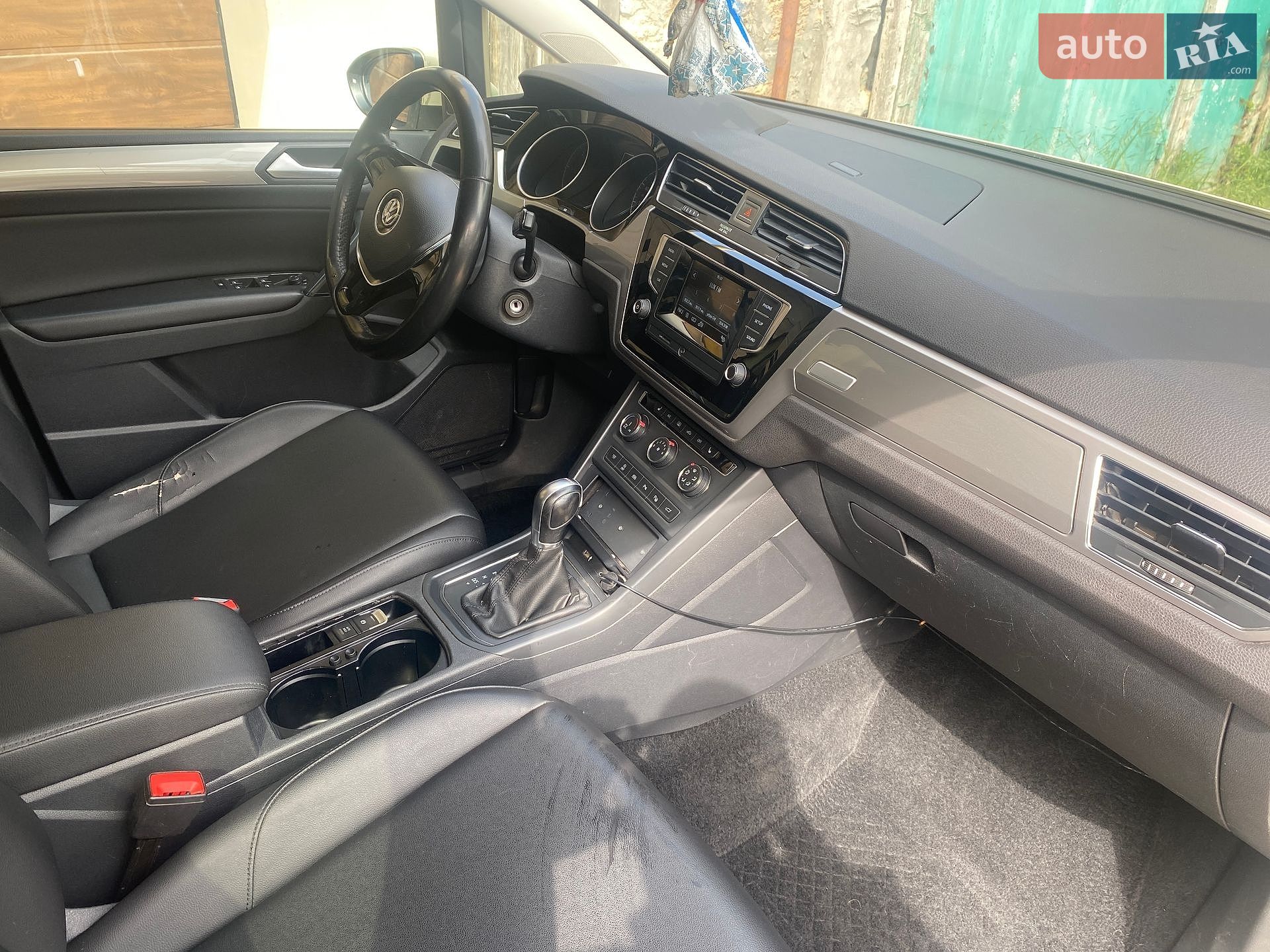 Volkswagen Touran 2016 VIN WVGZZZ1TZHW024145 фото оголошення 4 з 31