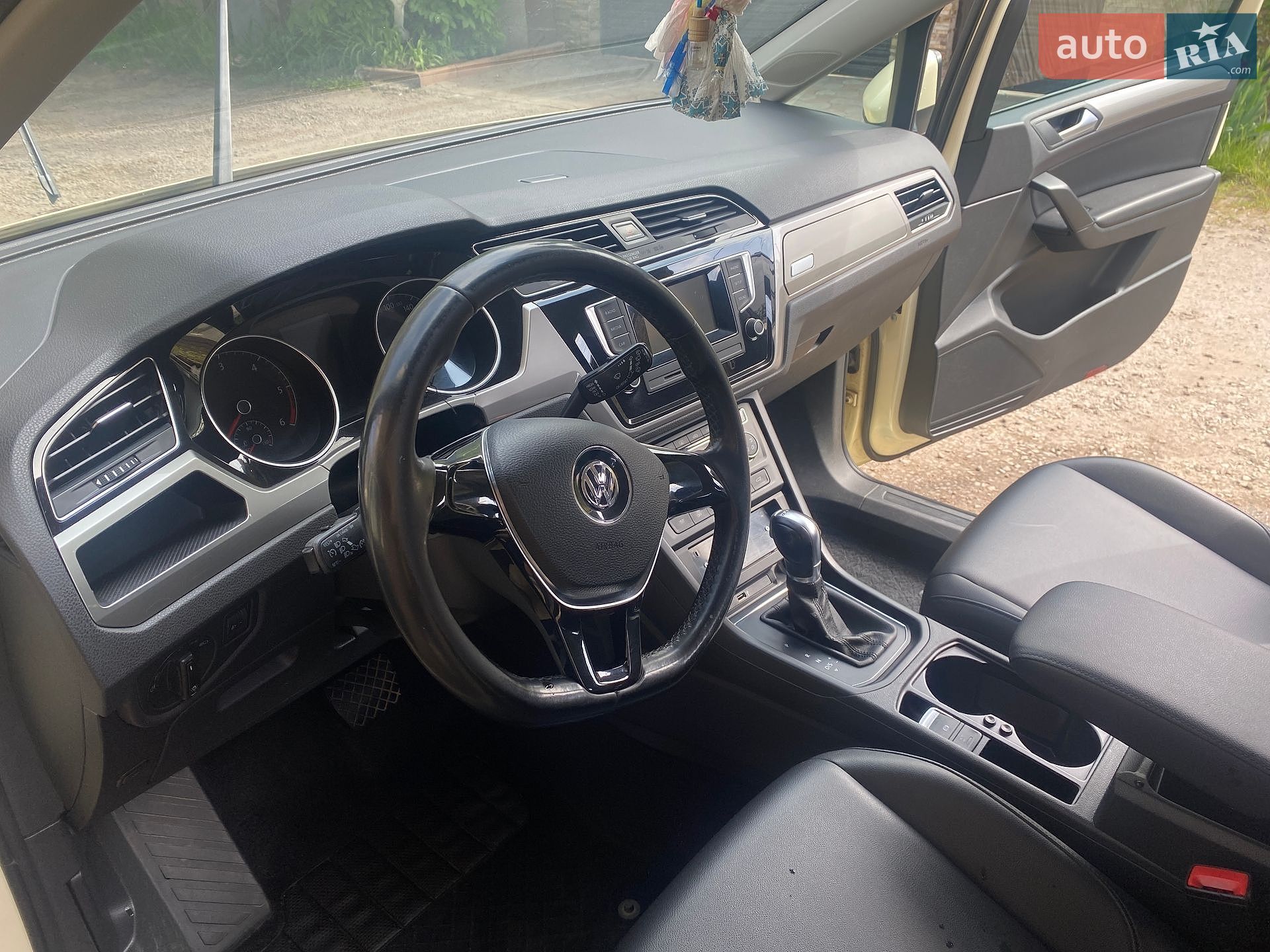 Volkswagen Touran 2016 VIN WVGZZZ1TZHW024145 фото оголошення 24 з 31