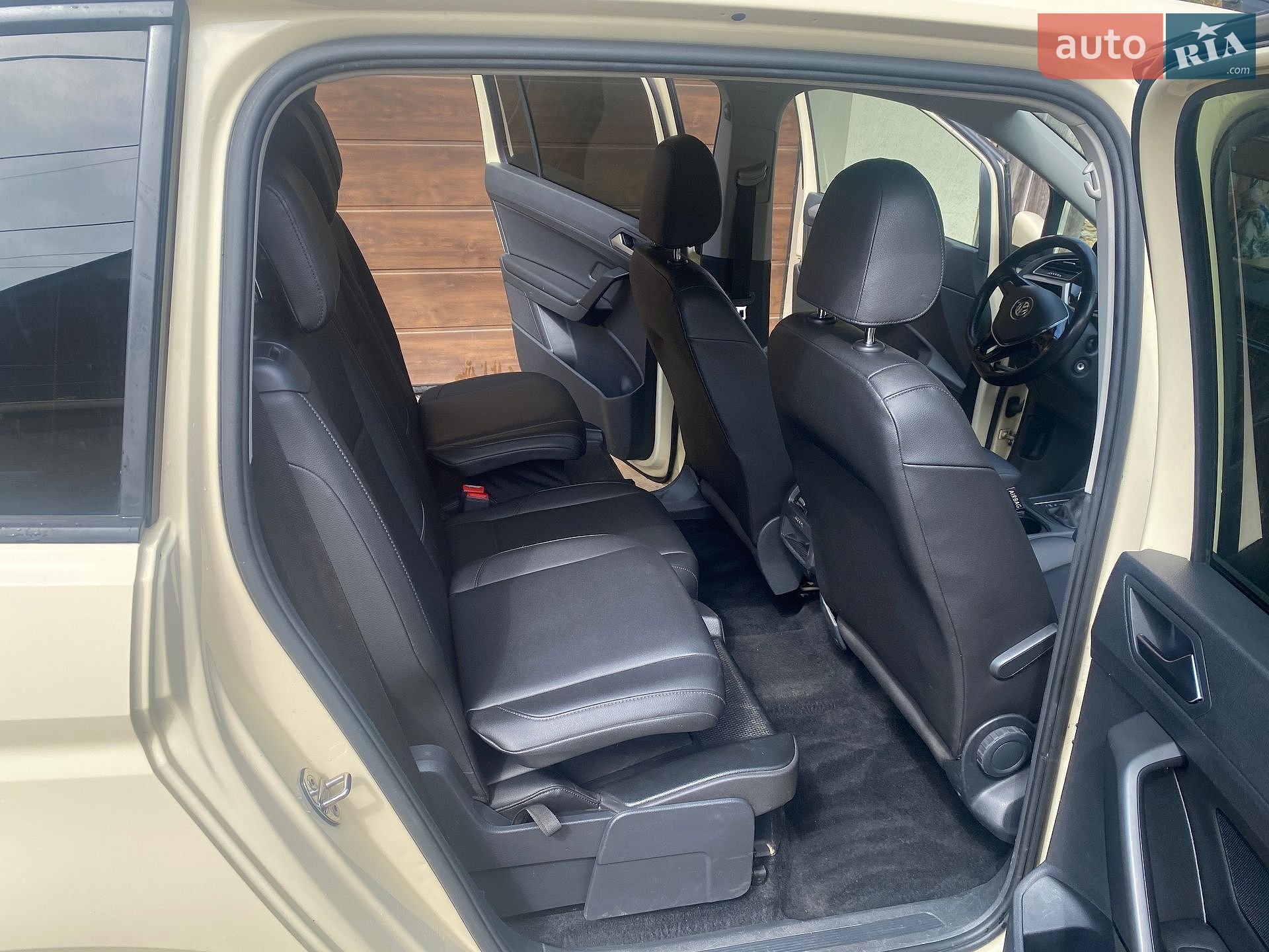 Volkswagen Touran 2016 VIN WVGZZZ1TZHW024145 фото оголошення 28 з 31