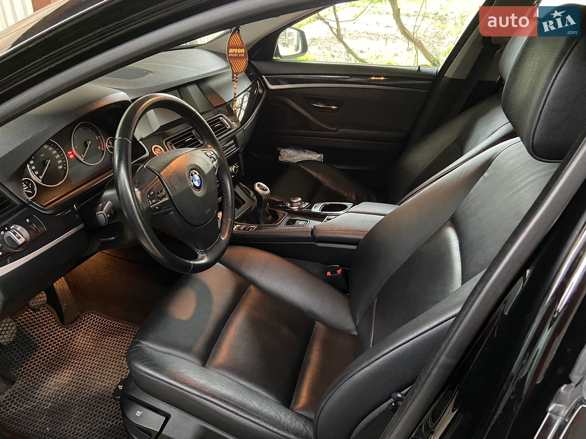BMW 5 Series 2012 VIN WBAFW110X0C713173 фото оголошення 2 з 9