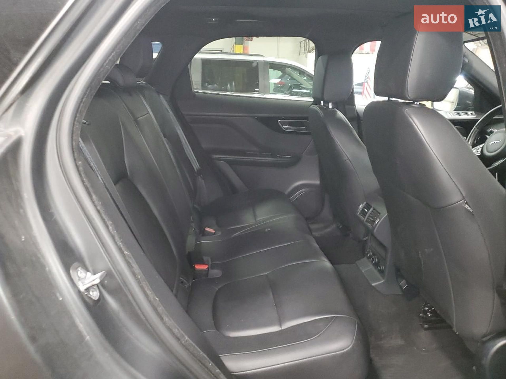 Jaguar F-Pace 2018 VIN SADCN2GX8JA321975 фото оголошення 3 з 102