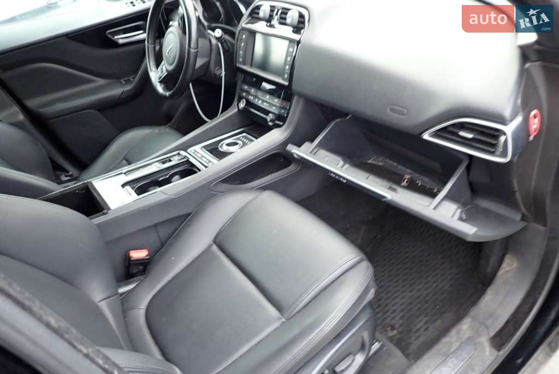 Jaguar F-Pace 2018 VIN SADCN2GX8JA321975 фото оголошення 75 з 102