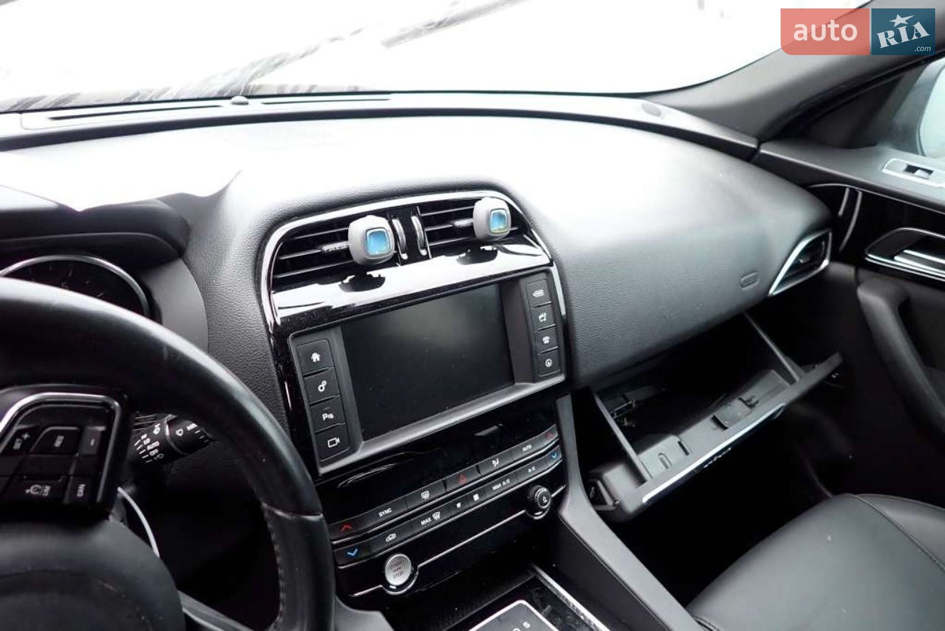 Jaguar F-Pace 2018 VIN SADCN2GX8JA321975 фото оголошення 81 з 102