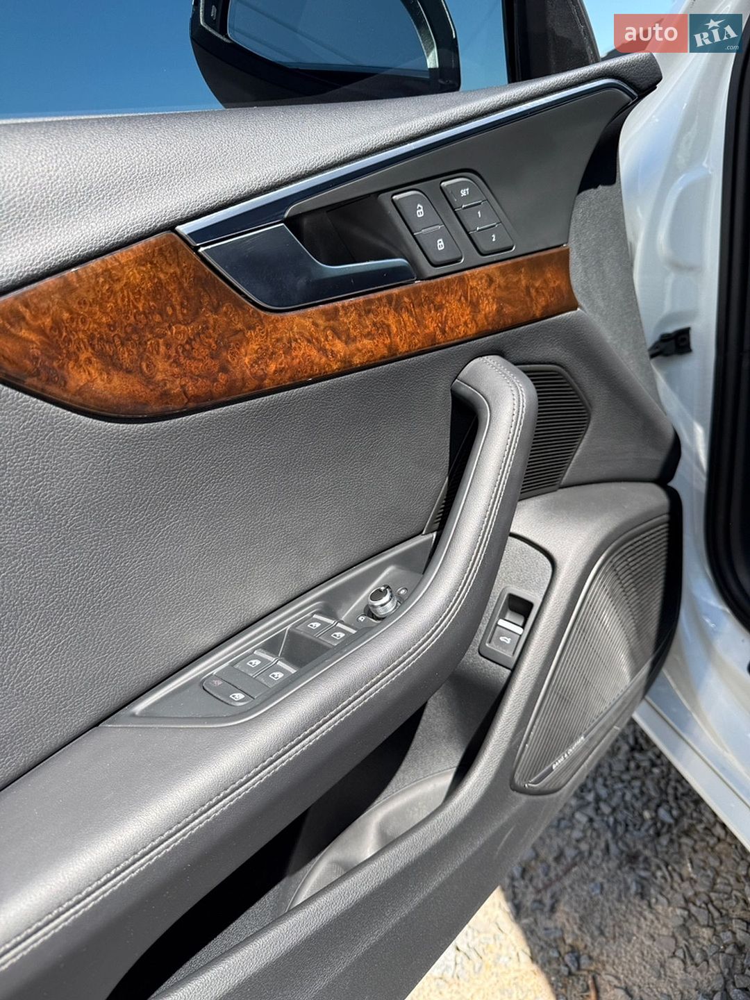 Audi A4 2019 VIN WAUENAF42KA095582 фото оголошення 2 з 14