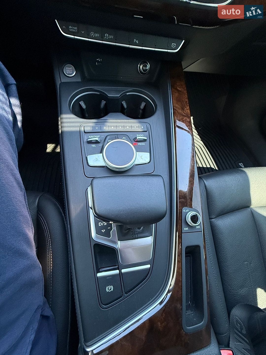 Audi A4 2019 VIN WAUENAF42KA095582 фото оголошення 5 з 14