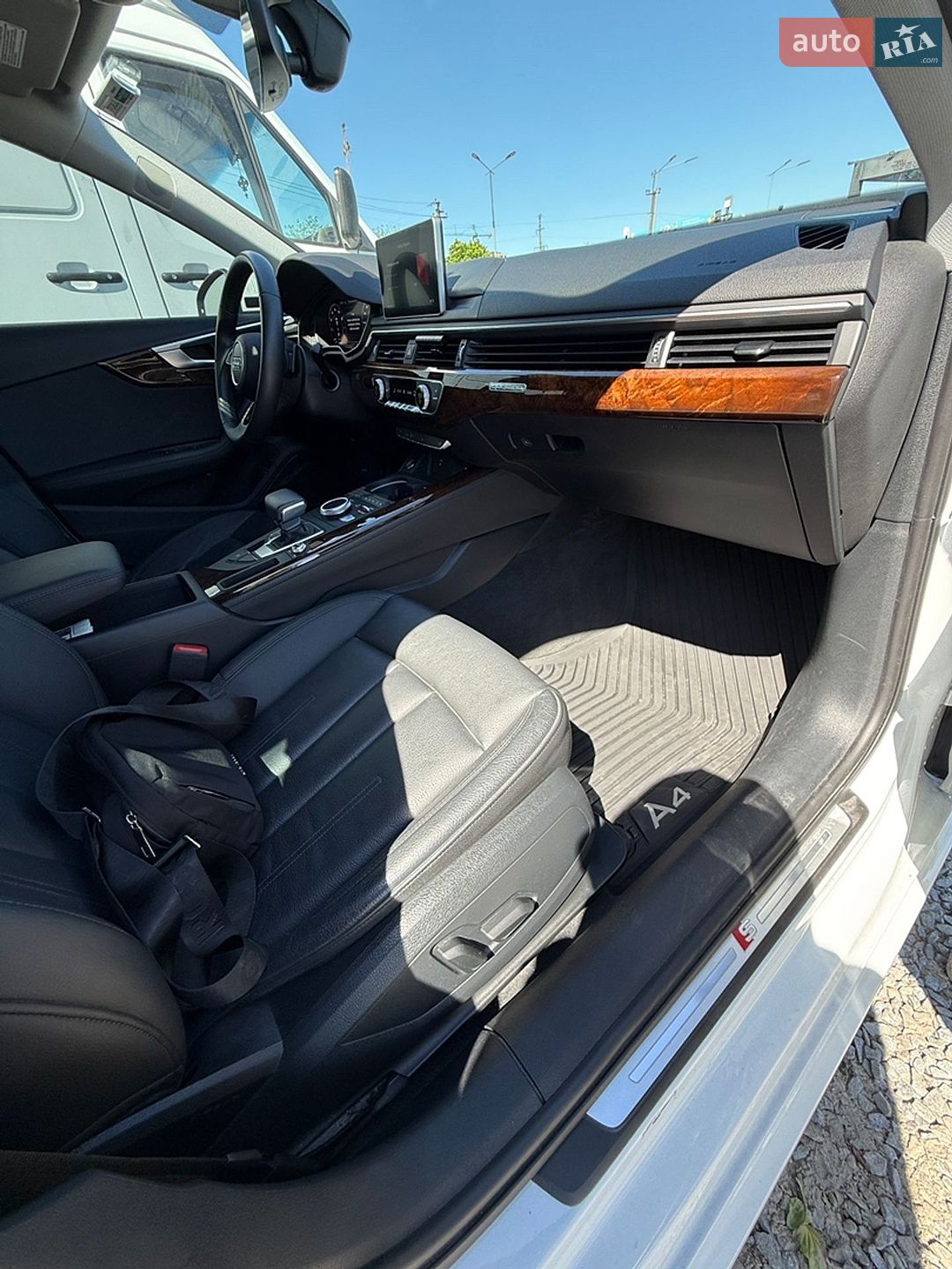 Audi A4 2019 VIN WAUENAF42KA095582 фото оголошення 9 з 14