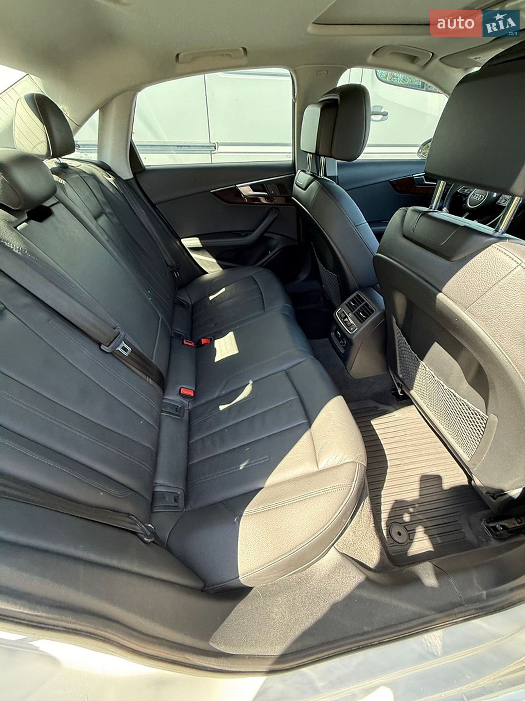 Audi A4 2019 VIN WAUENAF42KA095582 фото оголошення 11 з 14