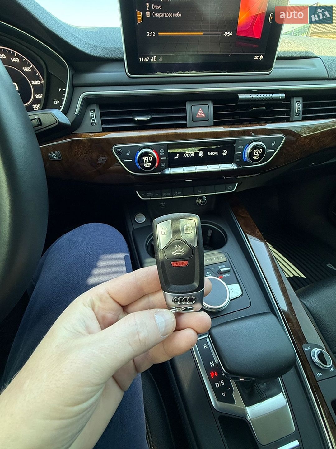 Audi A4 2019 VIN WAUENAF42KA095582 фото оголошення 13 з 14
