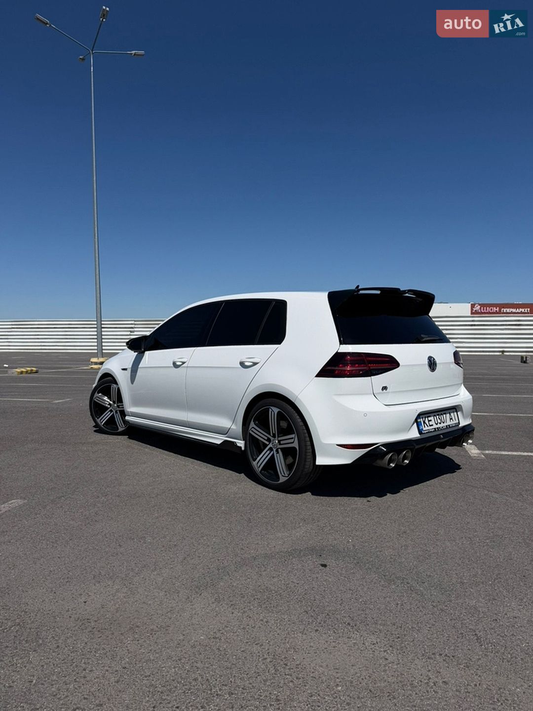 Volkswagen Golf R 2016 VIN WVWLF7AU1GW254944 фото оголошення 4 з 9