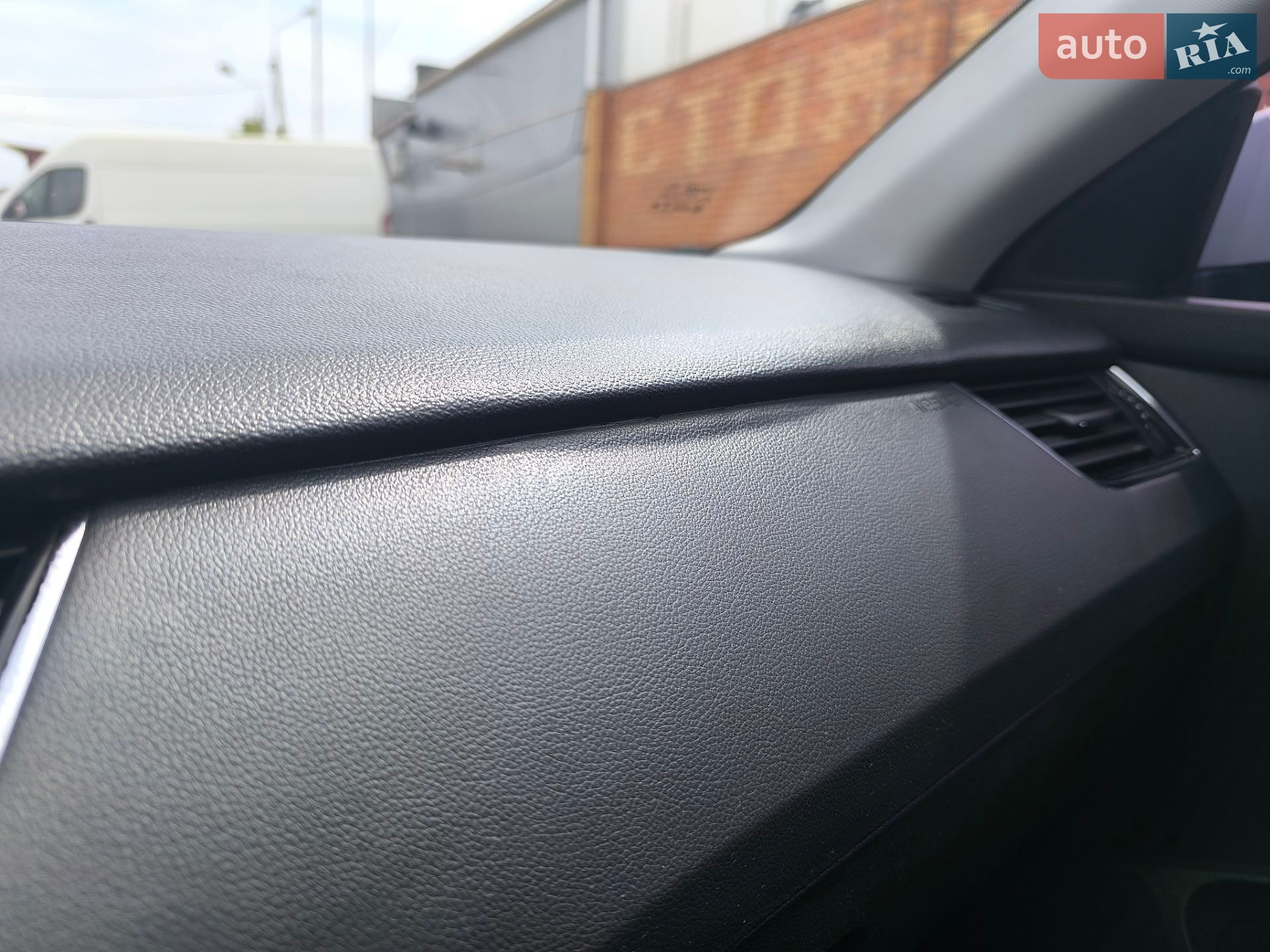 Skoda Octavia 2018 VIN TMBLJ7NE9J0346363 фото оголошення 12 з 15