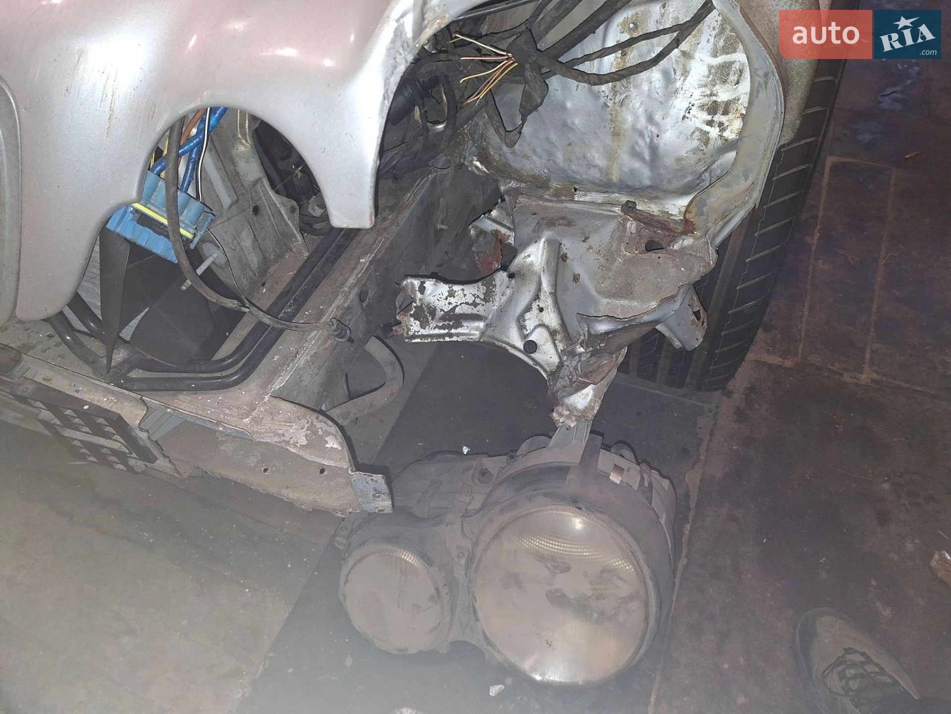 Mercedes-Benz E-Class 2000 VIN WDB2100651B122525 фото оголошення 4 з 28