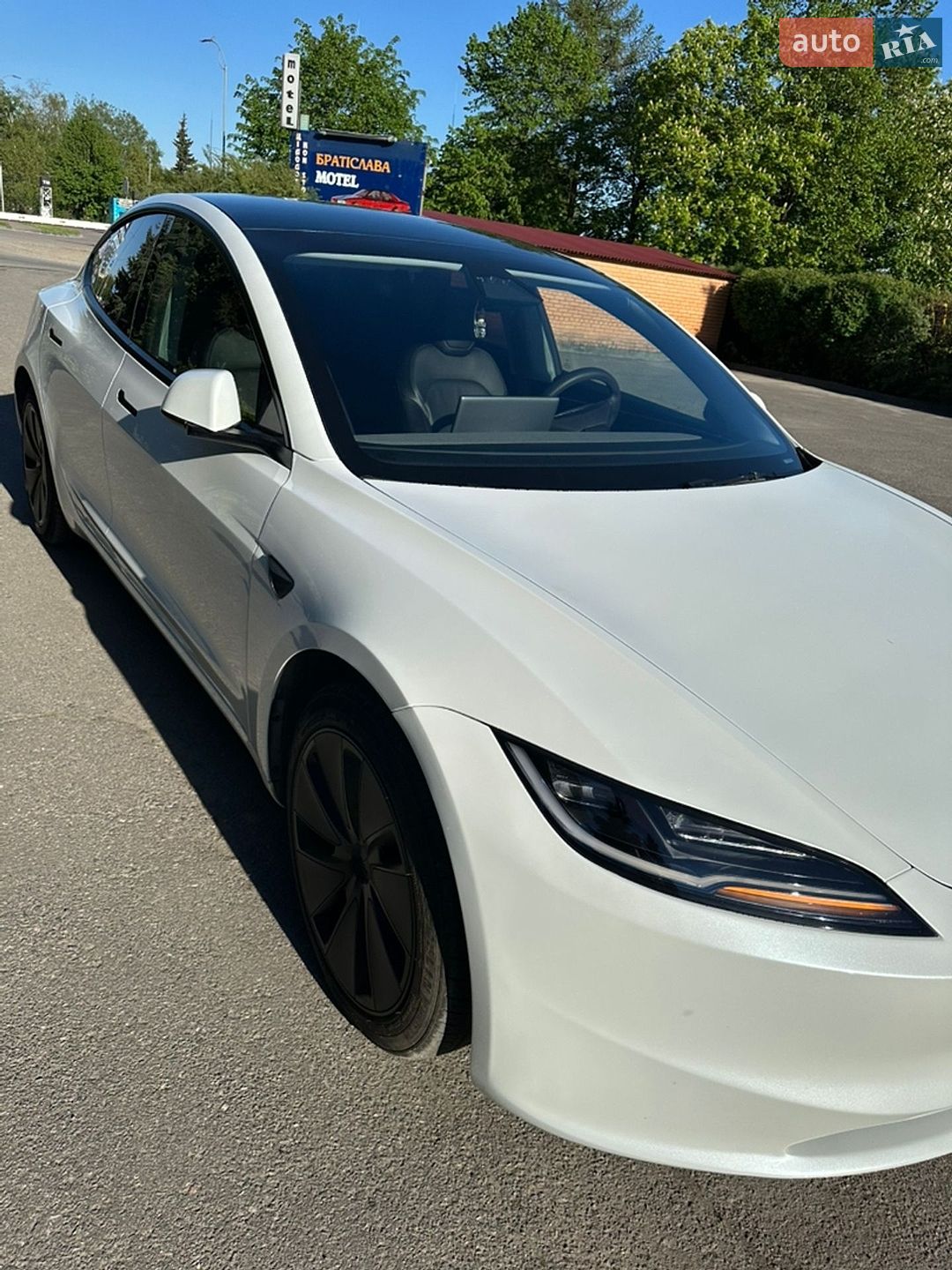 Tesla Model 3 2024 VIN 5YJ3E1EB0RF809818 фото оголошення 2 з 13