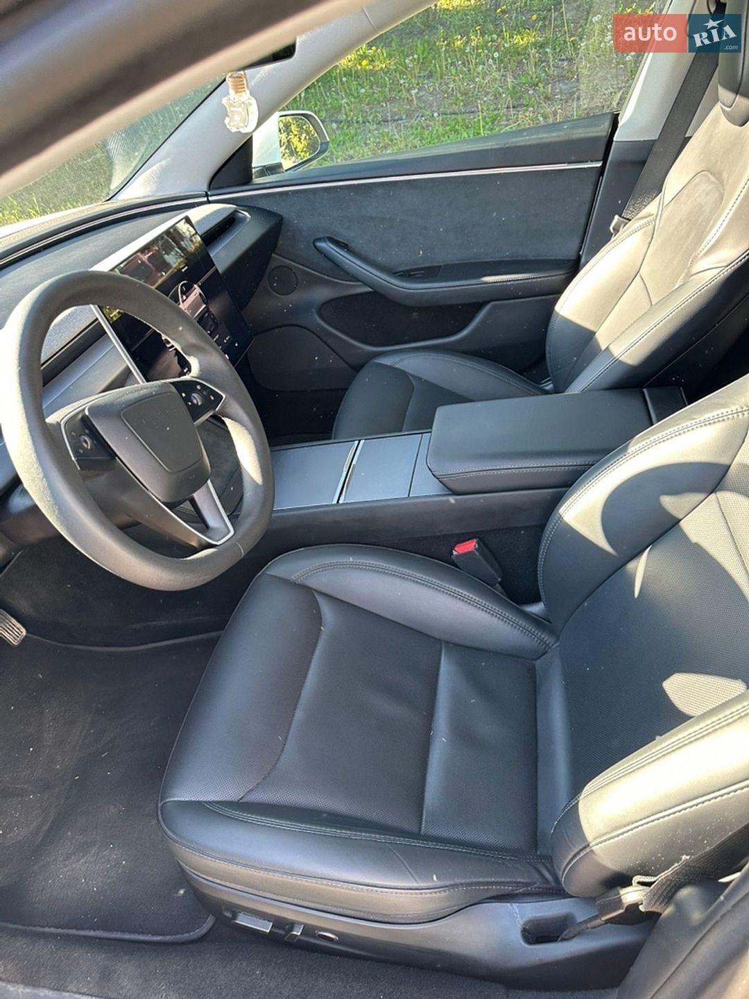 Tesla Model 3 2024 VIN 5YJ3E1EB0RF809818 фото оголошення 9 з 13