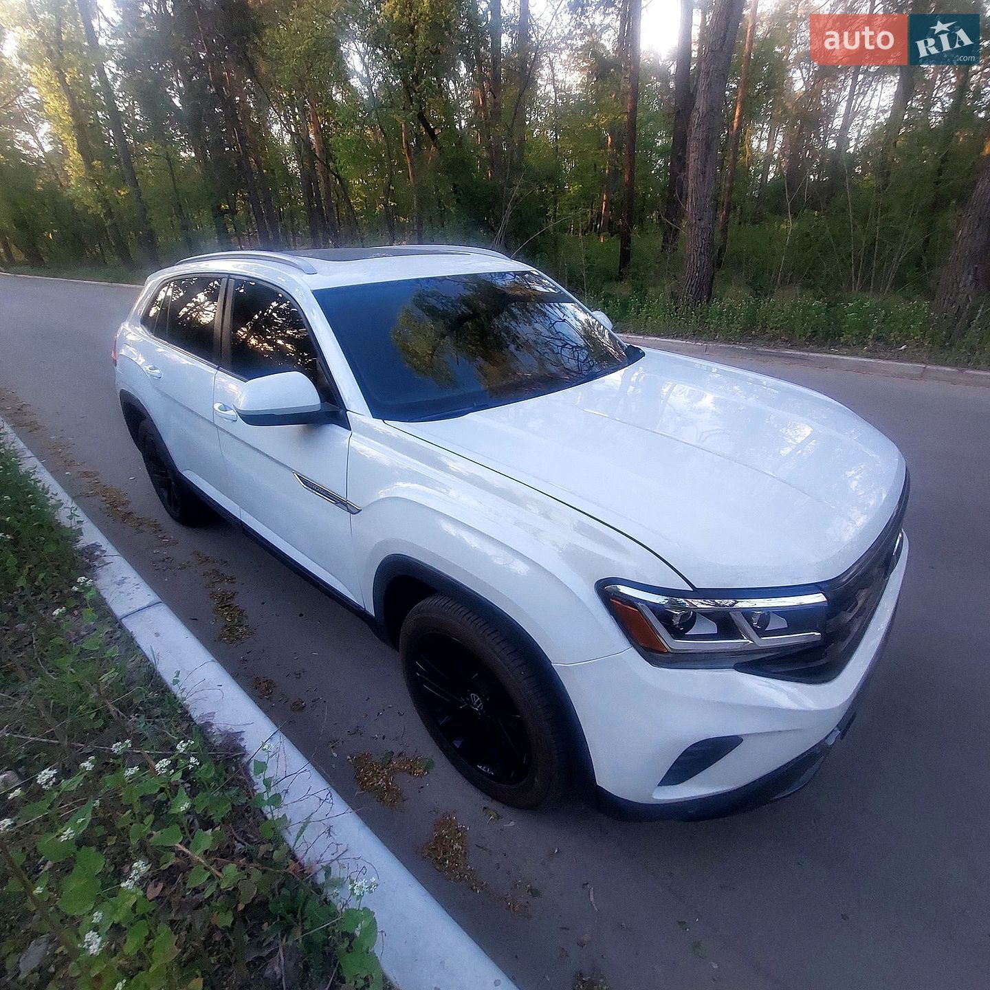 Volkswagen Atlas Cross Sport 2021 VIN 1V2JC2CA8MC214796 фото оголошення 2 з 17