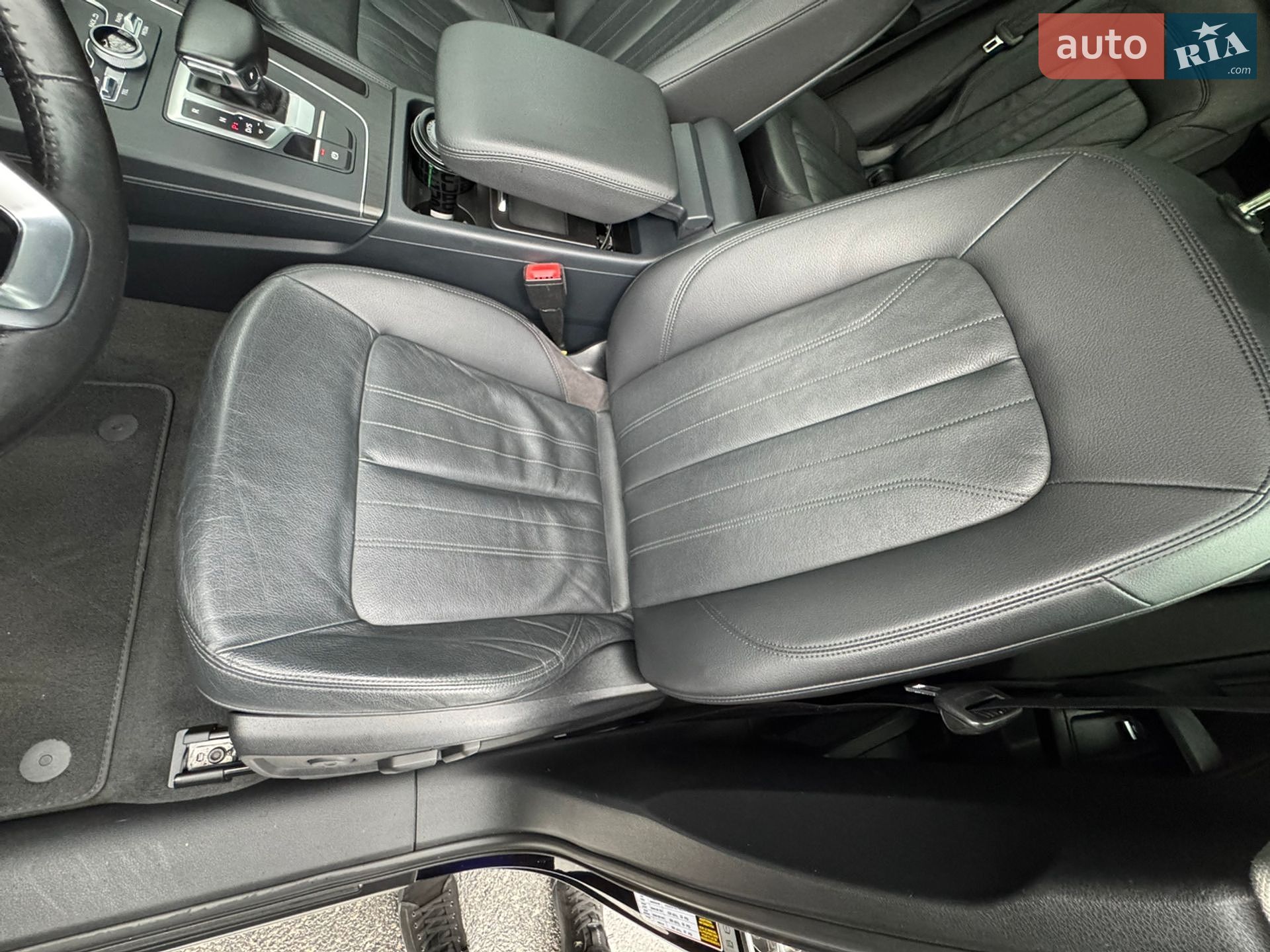 Audi Q5 2017 VIN WA1BNAFY6J2007046 фото оголошення 36 з 92